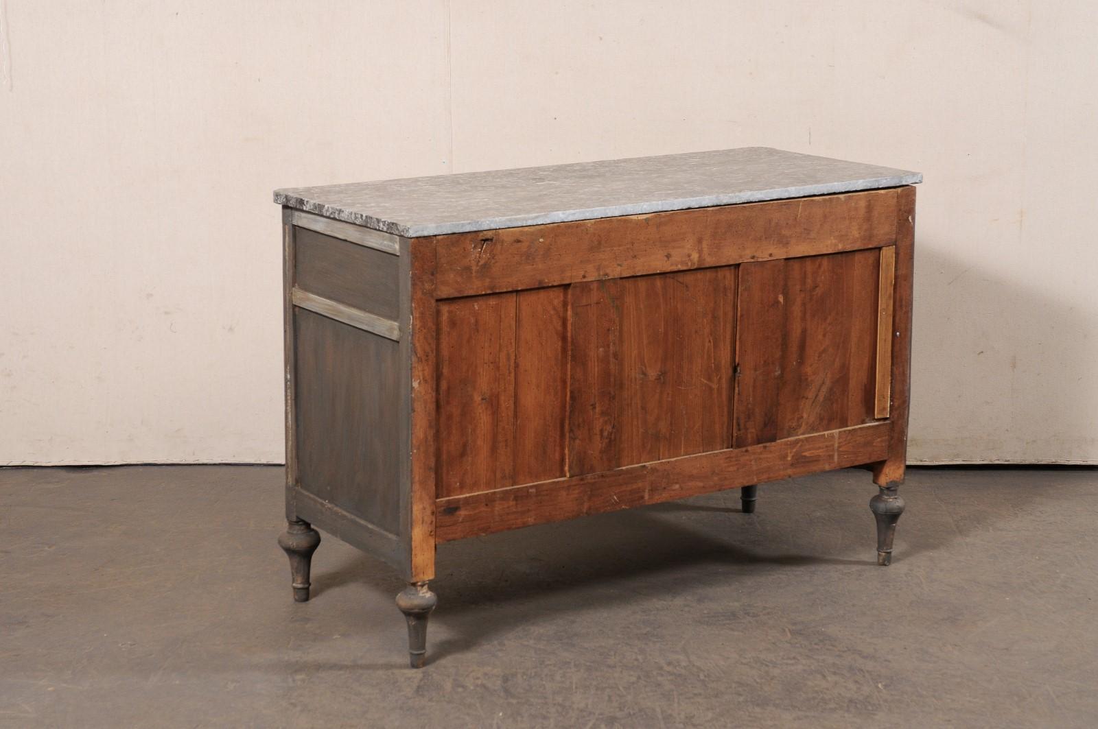 A.I.C. francese del XIX secolo con piano in marmo e ferramenta in ottone, grigio in vendita 3