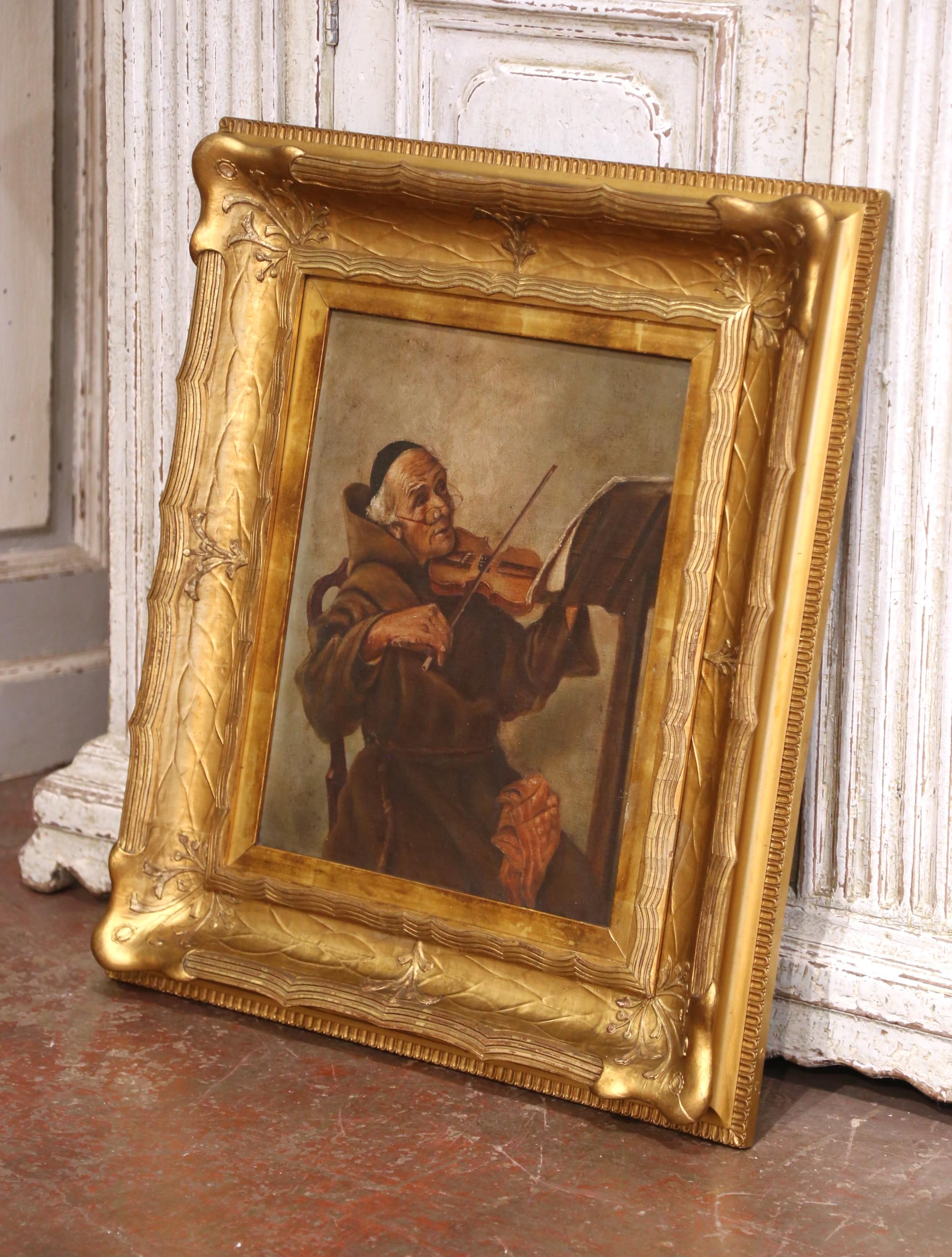 Ajoutez du charme et du caractère à votre intérieur avec cette peinture à l'huile française ancienne et expressive. Créée vers 1880, la scène représente un moine âgé jouant du violon, assis avec une partition posée sur un support devant lui. Son
