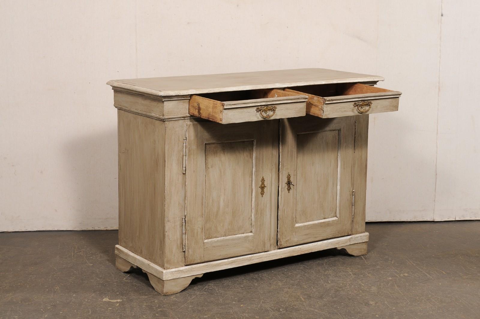 Francese Mobile Buffet in legno dipinto francese del XIX secolo con ferramenta in ottone in vendita
