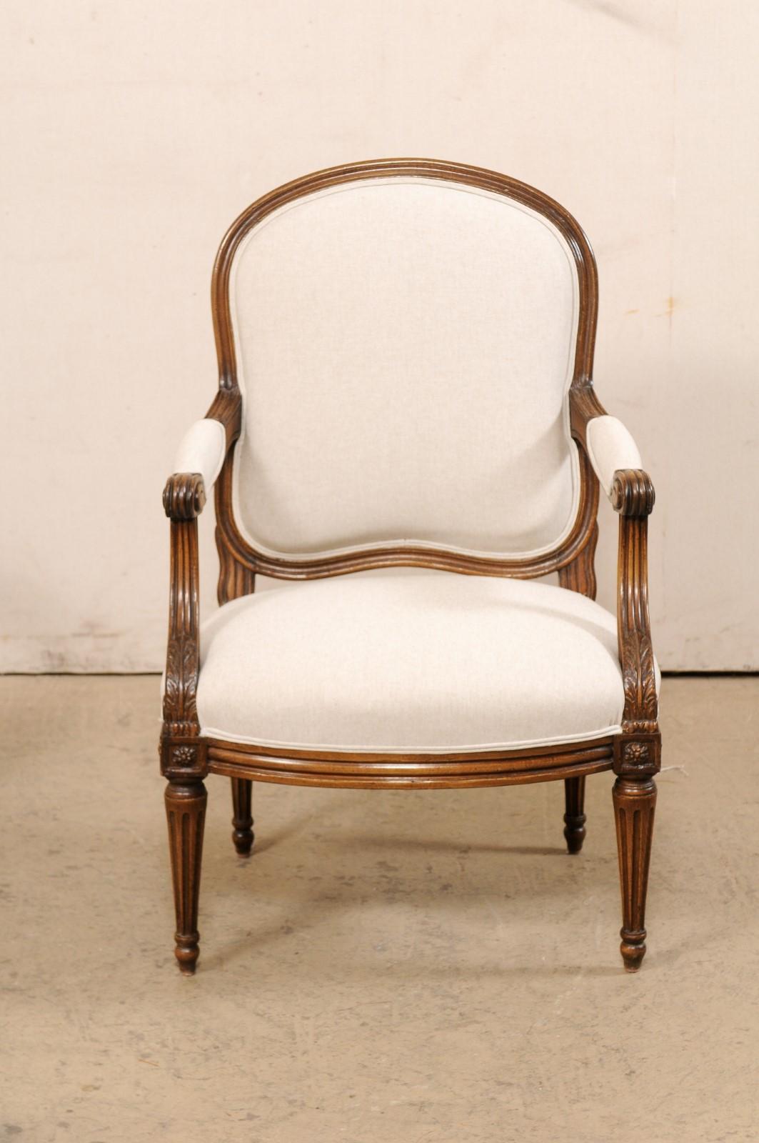 19th C. French Pair Carved-Wood Fauteuil Armchairs, Newly Upholstered in Linen In Good Condition For Sale In Atlanta, GA