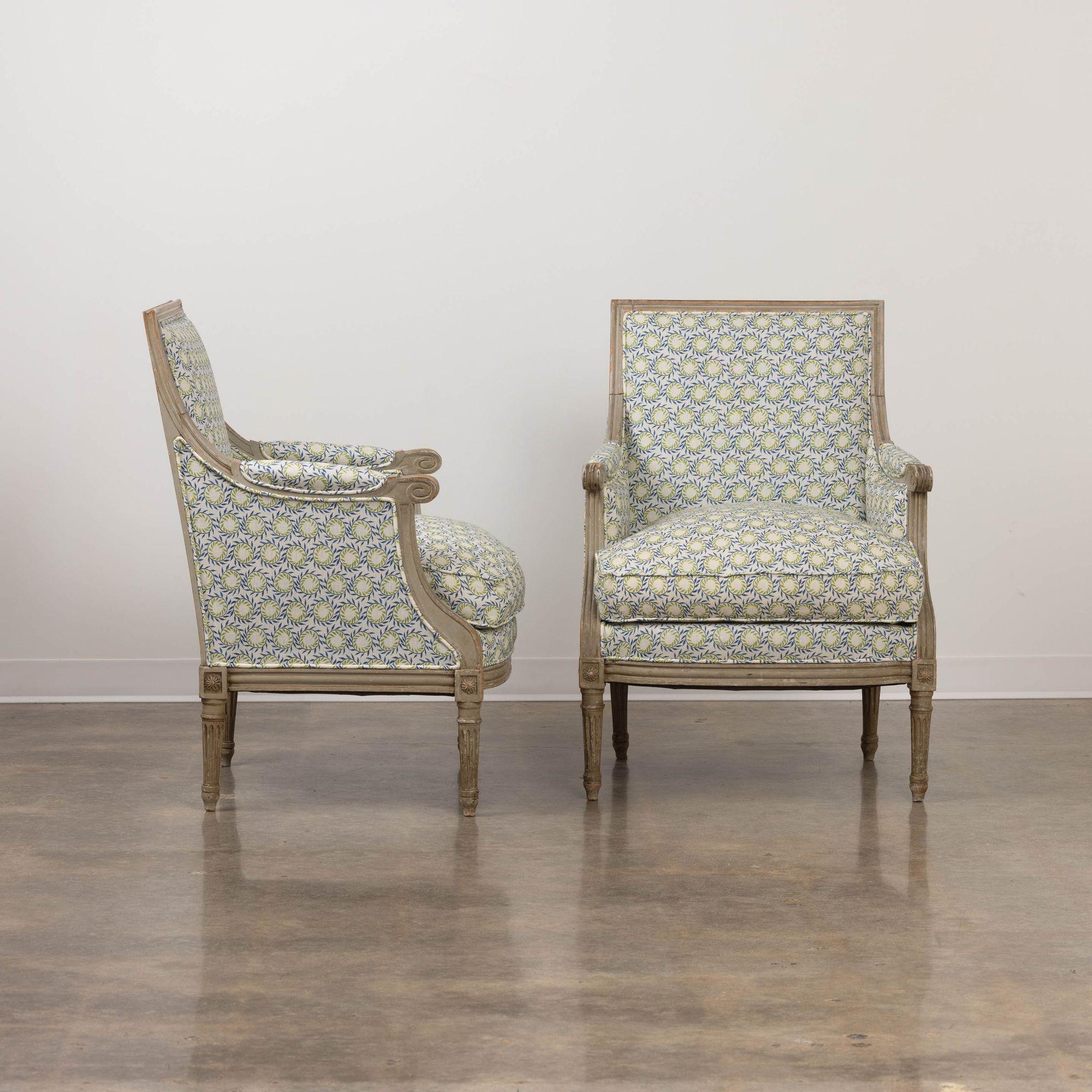 19th c. French Pair of Louis XVI Bergère Chairs in Original Paint In Excellent Condition For Sale In Wichita, KS