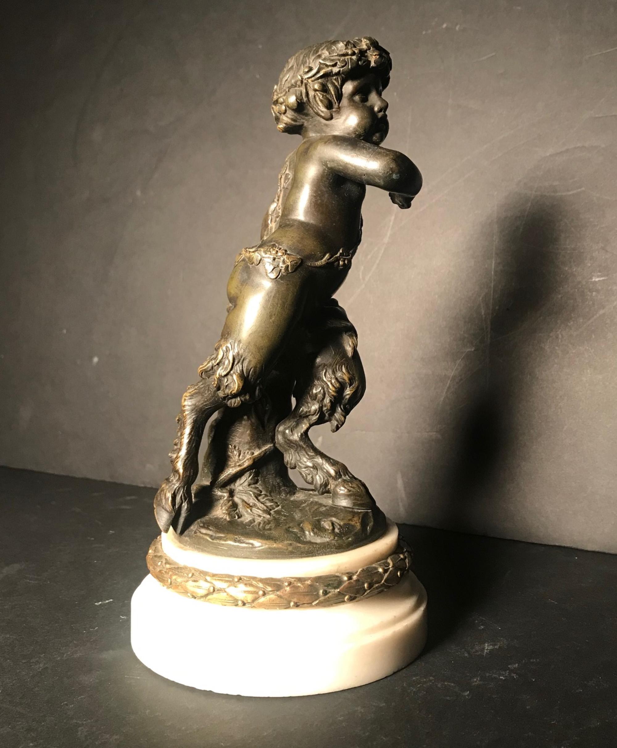 französische patinierte Bronzeskulptur des Faun-Kindes Satyr nach Clodion aus dem 19 (Rokoko) im Angebot