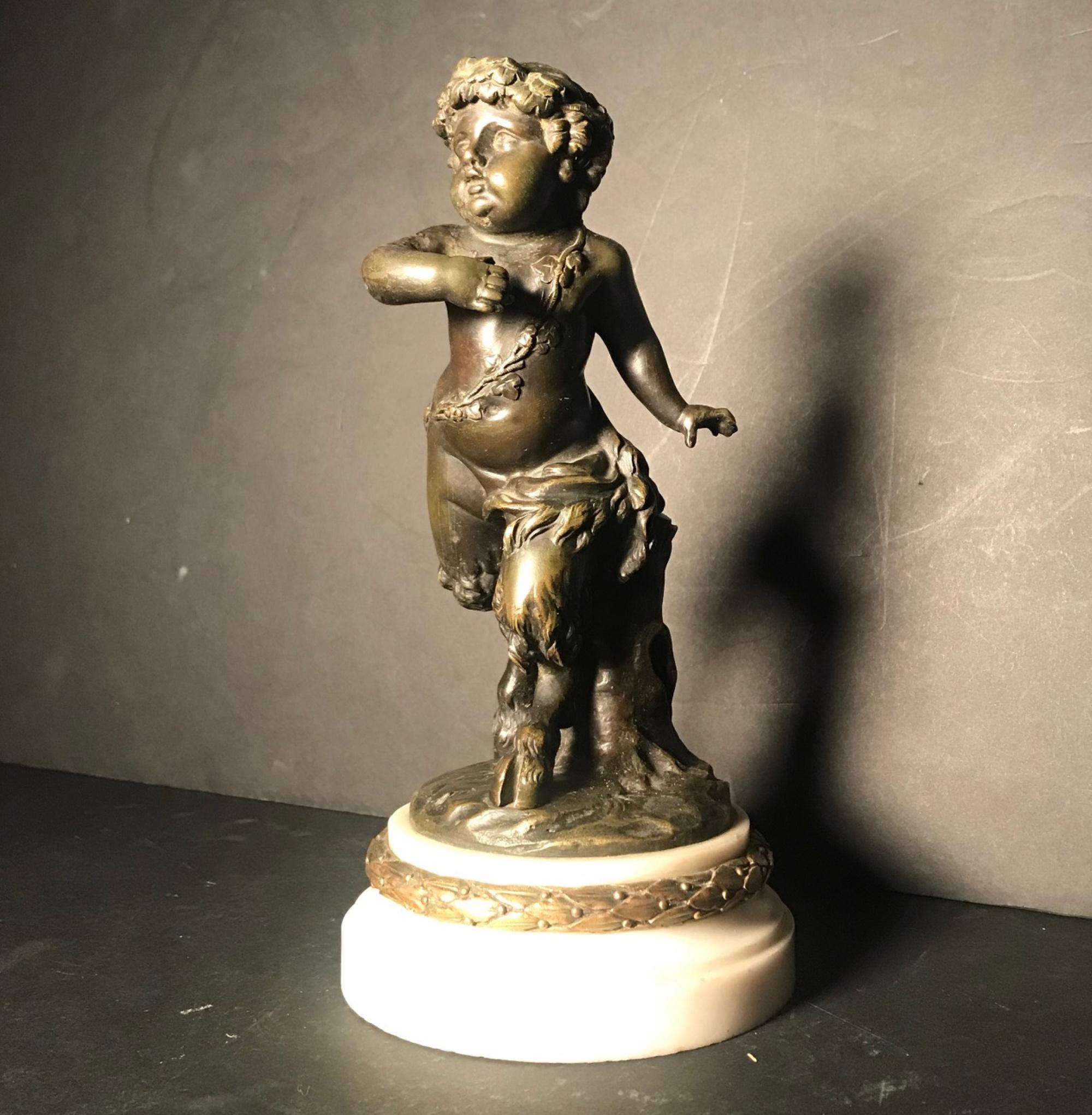 Français sculpture française du 19ème siècle en bronze patiné représentant un enfant faune satyre d'après Clodion en vente