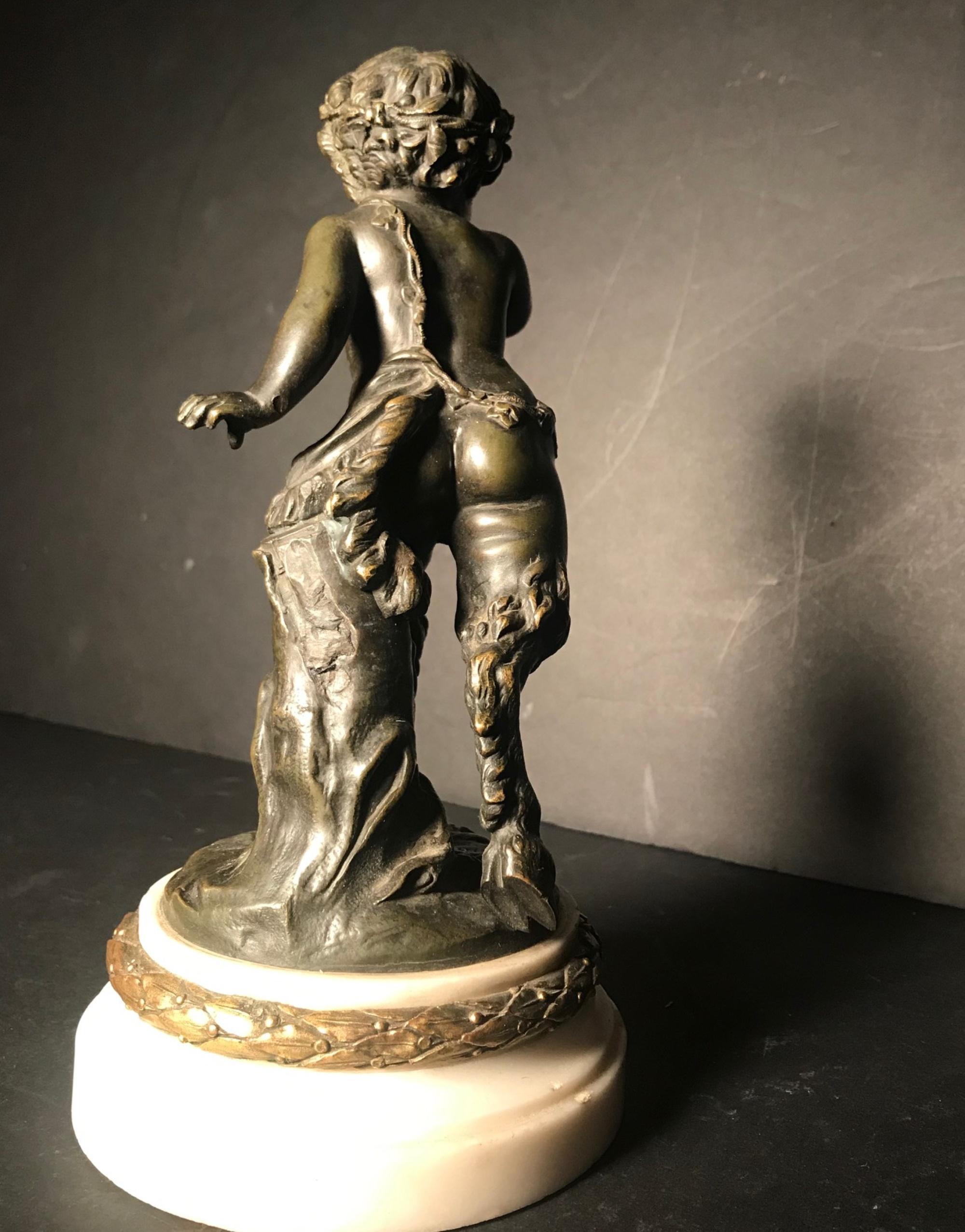 französische patinierte Bronzeskulptur des Faun-Kindes Satyr nach Clodion aus dem 19 im Zustand „Gut“ im Angebot in Vero Beach, FL