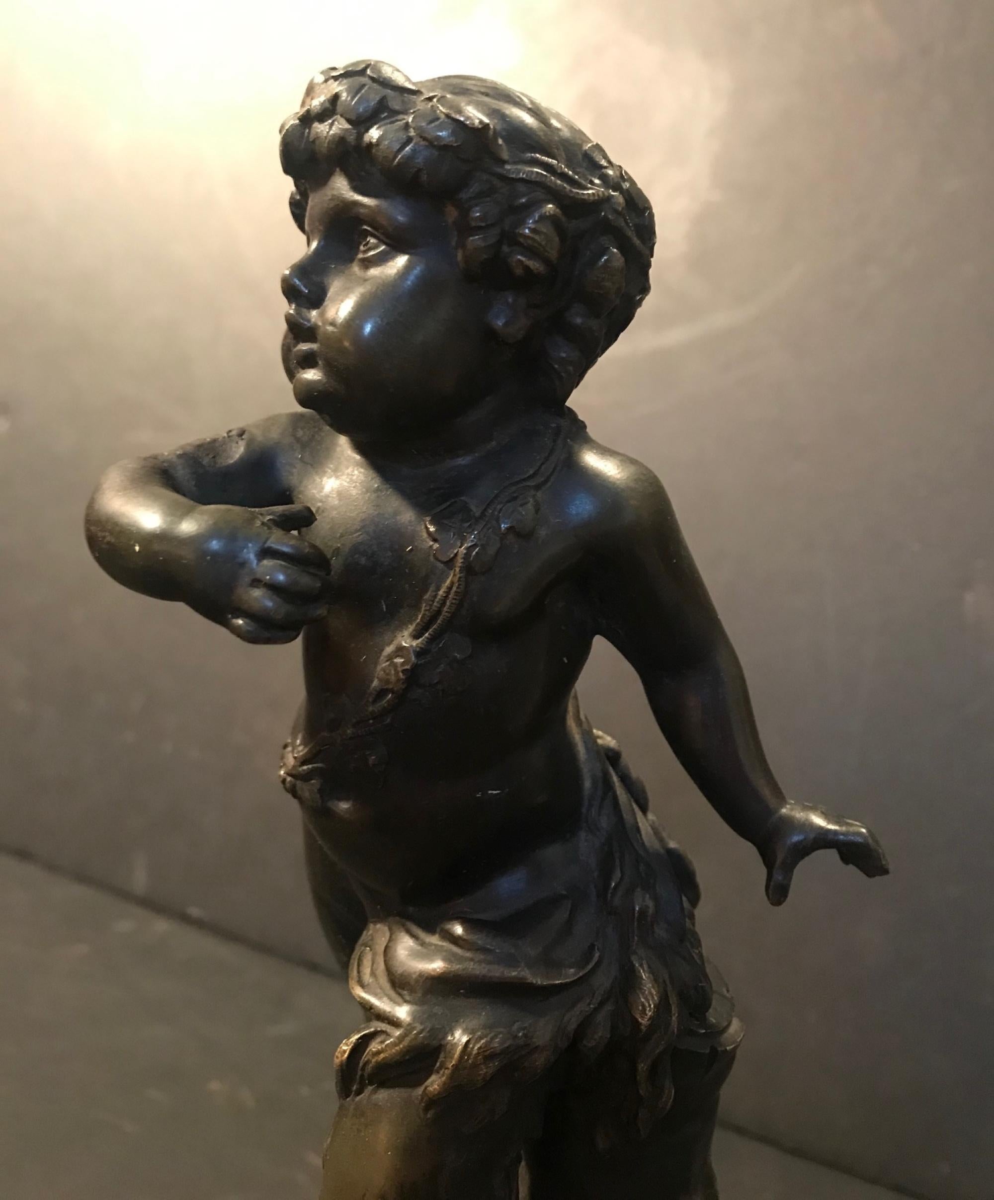 Bronze sculpture française du 19ème siècle en bronze patiné représentant un enfant faune satyre d'après Clodion en vente