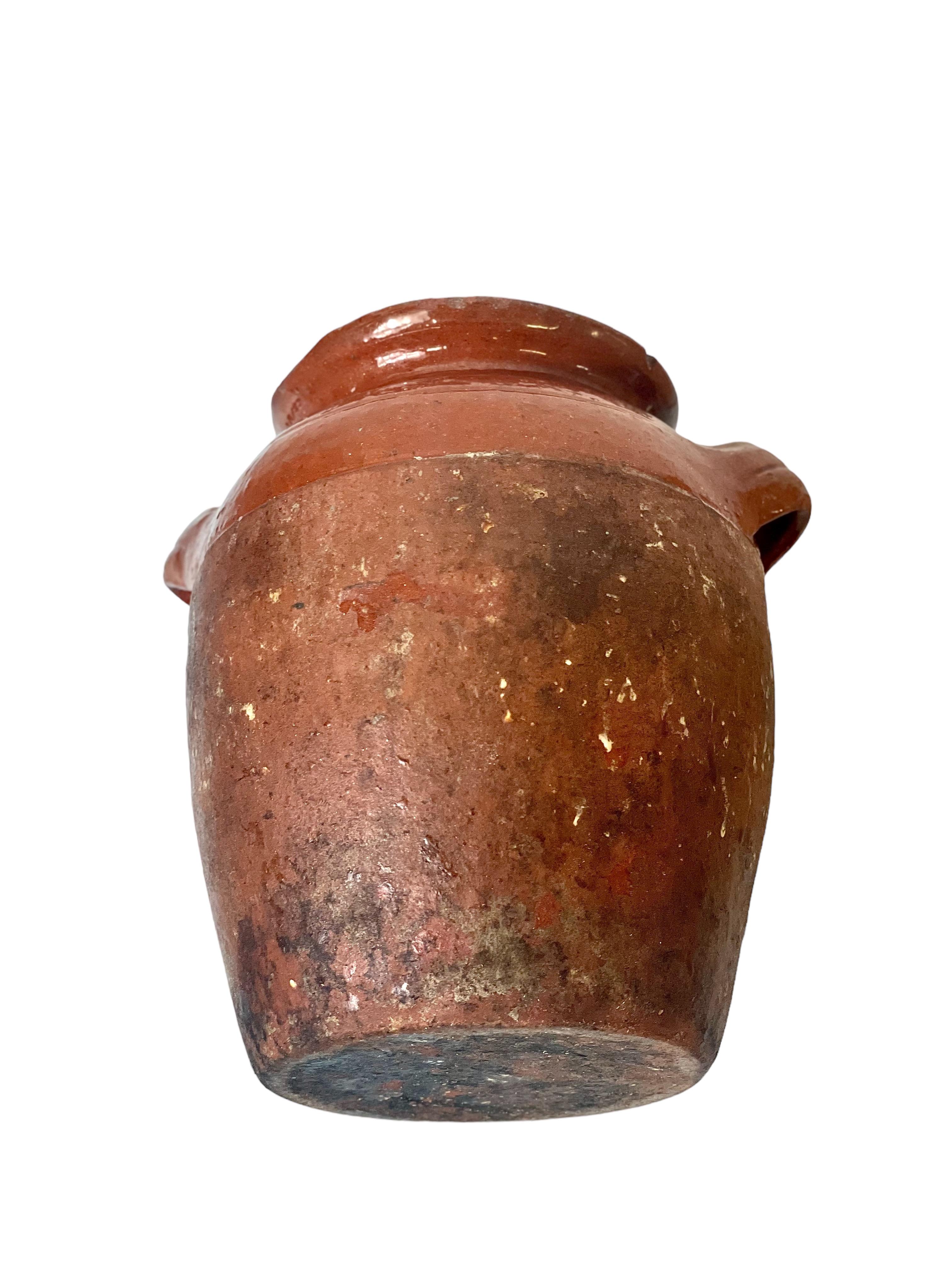 19th C. French Petite Rustic Terracotta Confit Pot In Good Condition For Sale In LA CIOTAT, FR