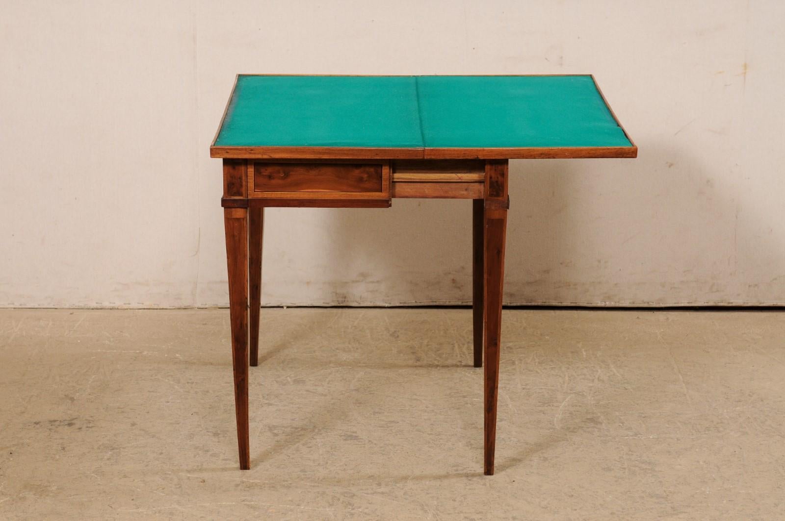 Table à rabat française du 19e siècle, de petite taille, transformée en table à cartes/table de jeu en vente 4