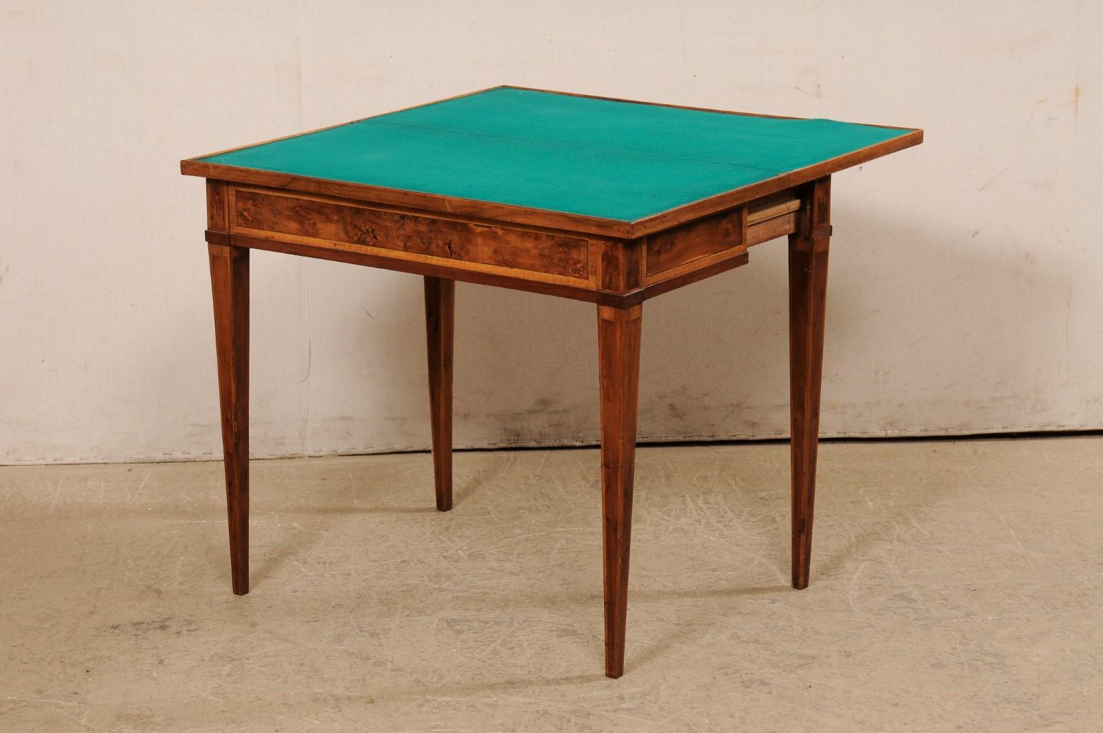 Table à rabat française du 19e siècle, de petite taille, transformée en table à cartes/table de jeu en vente 5