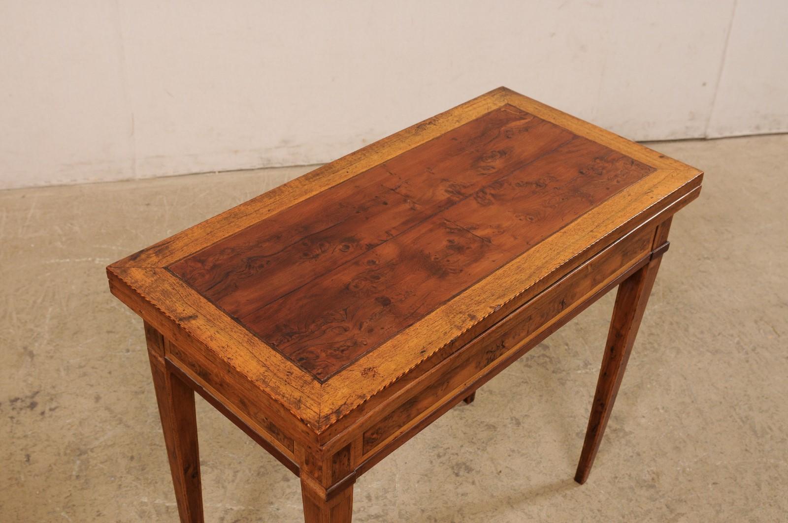Table à rabat française du 19e siècle, de petite taille, transformée en table à cartes/table de jeu Bon état - En vente à Atlanta, GA