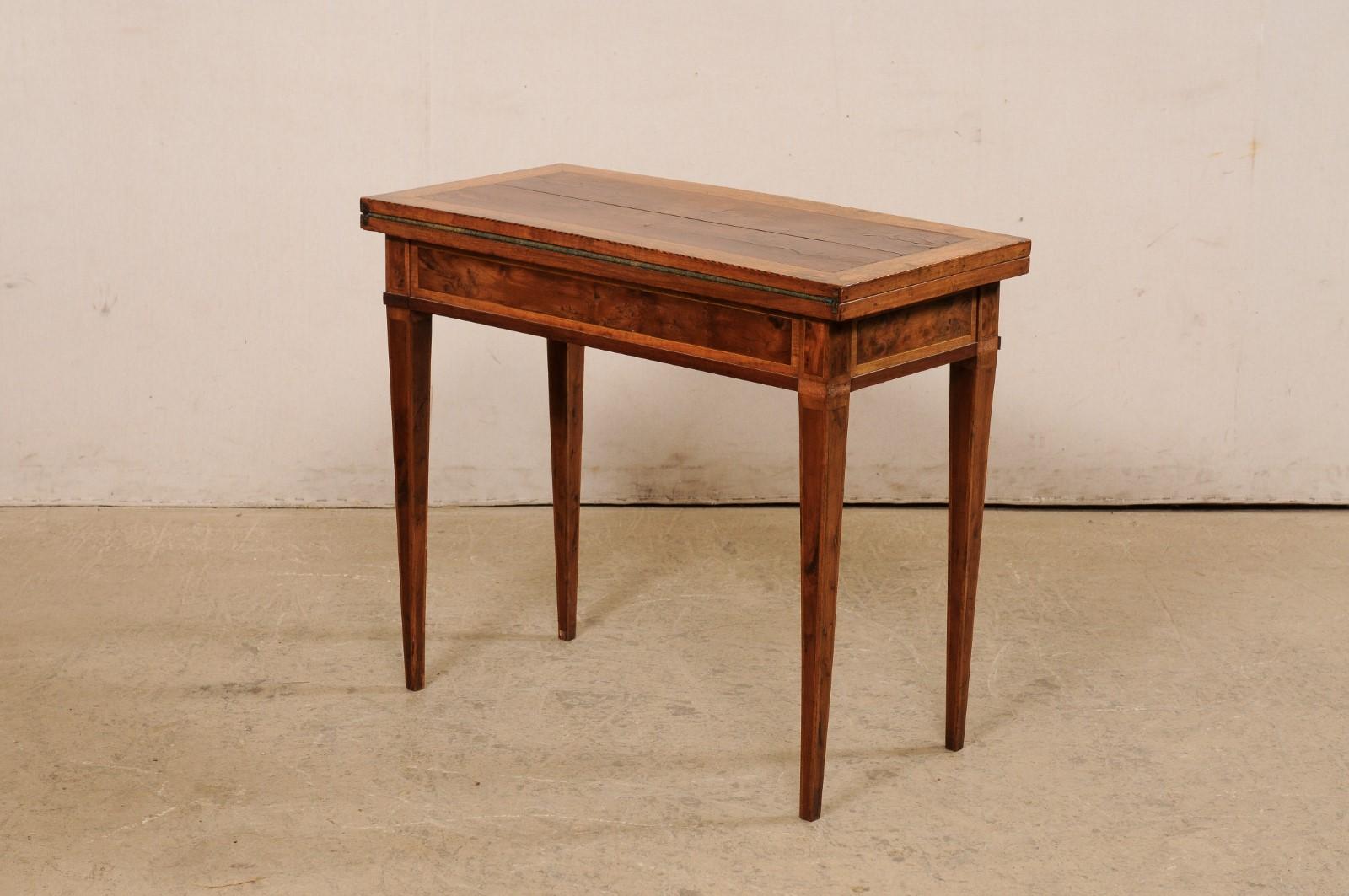Bois Table à rabat française du 19e siècle, de petite taille, transformée en table à cartes/table de jeu en vente