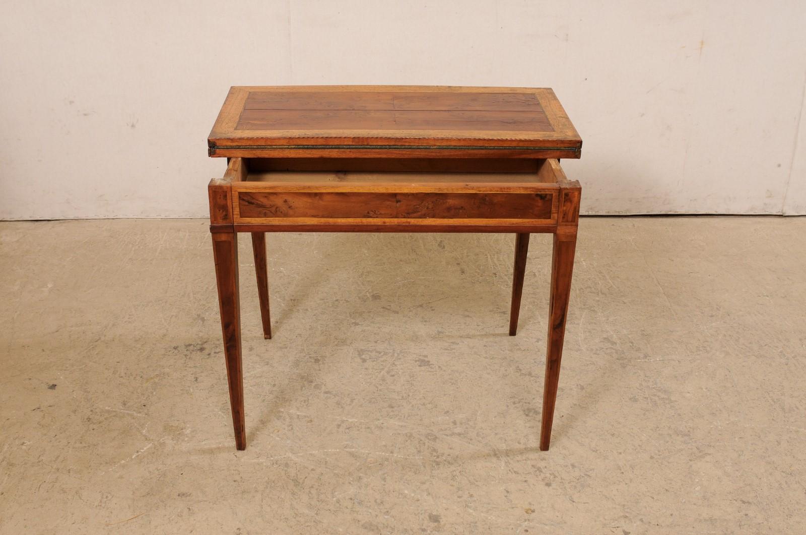 Table à rabat française du 19e siècle, de petite taille, transformée en table à cartes/table de jeu en vente 1