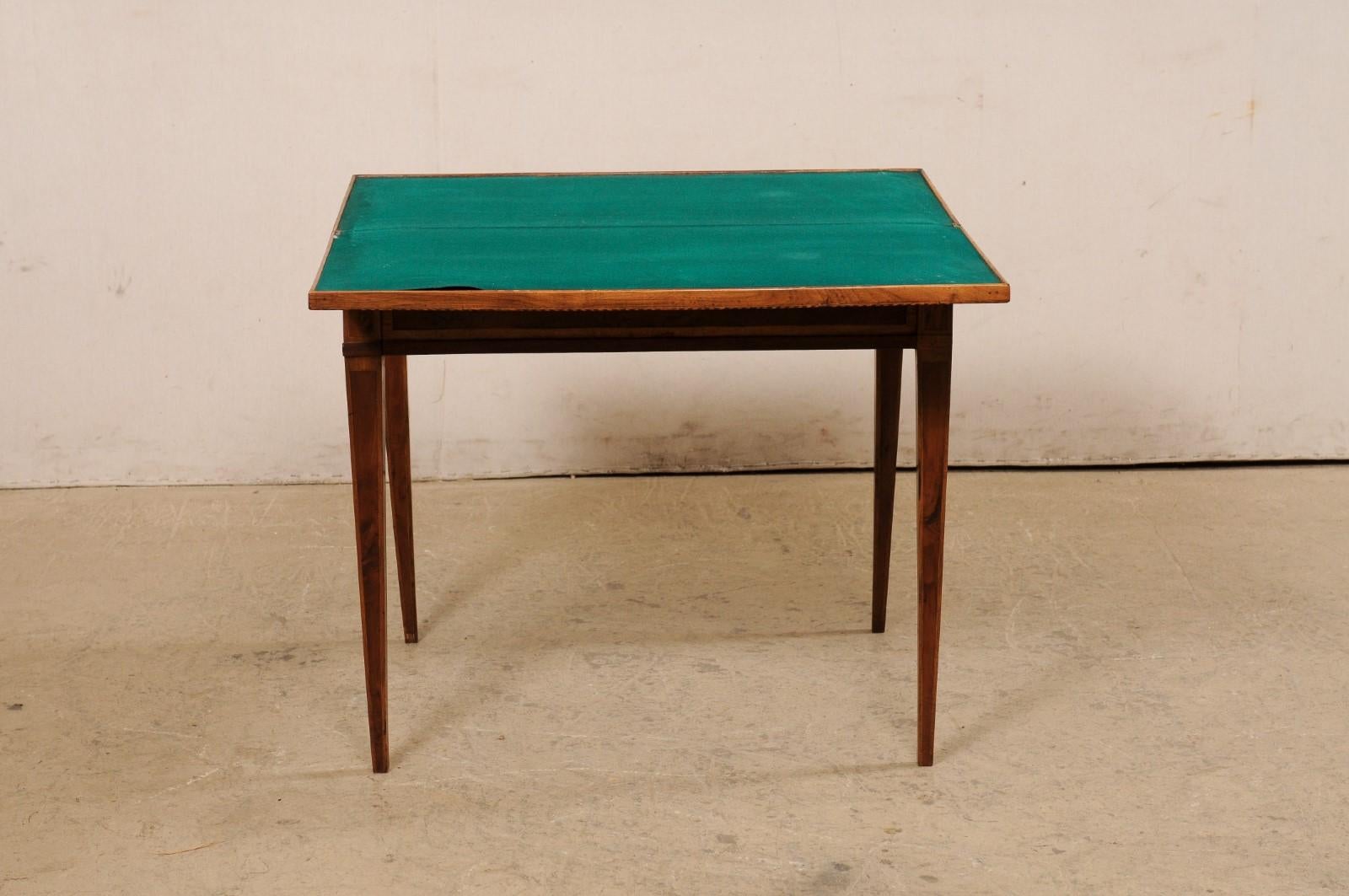 Table à rabat française du 19e siècle, de petite taille, transformée en table à cartes/table de jeu en vente 2