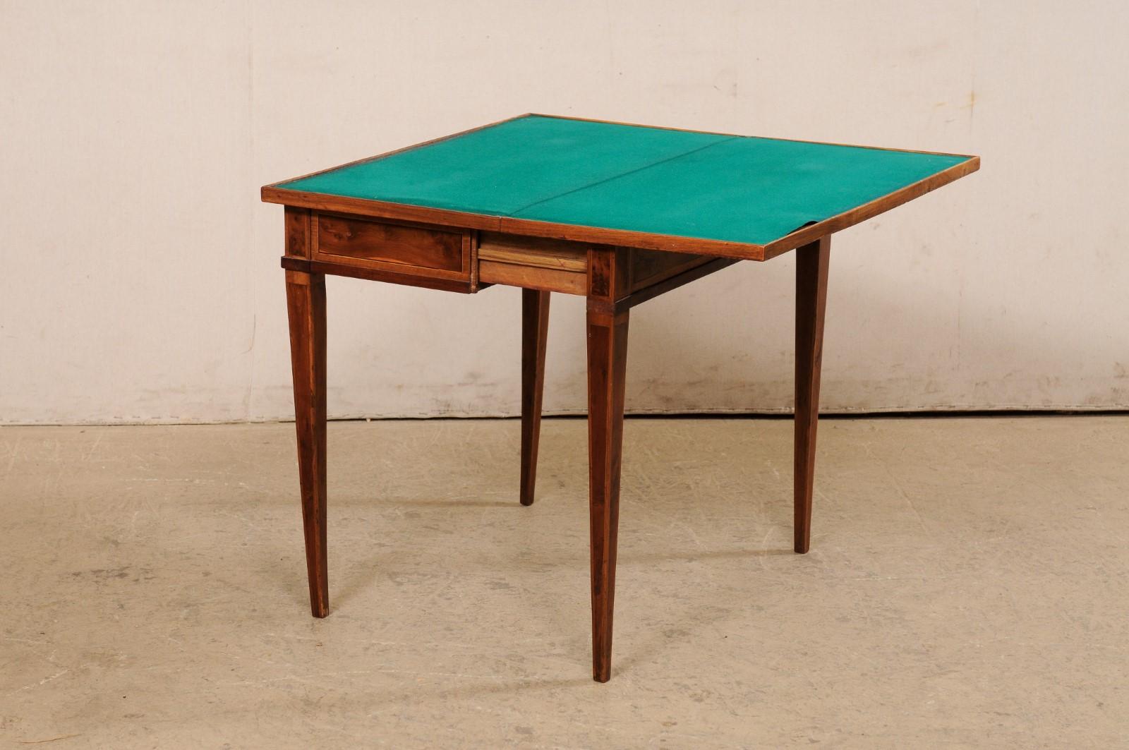 Table à rabat française du 19e siècle, de petite taille, transformée en table à cartes/table de jeu en vente 3