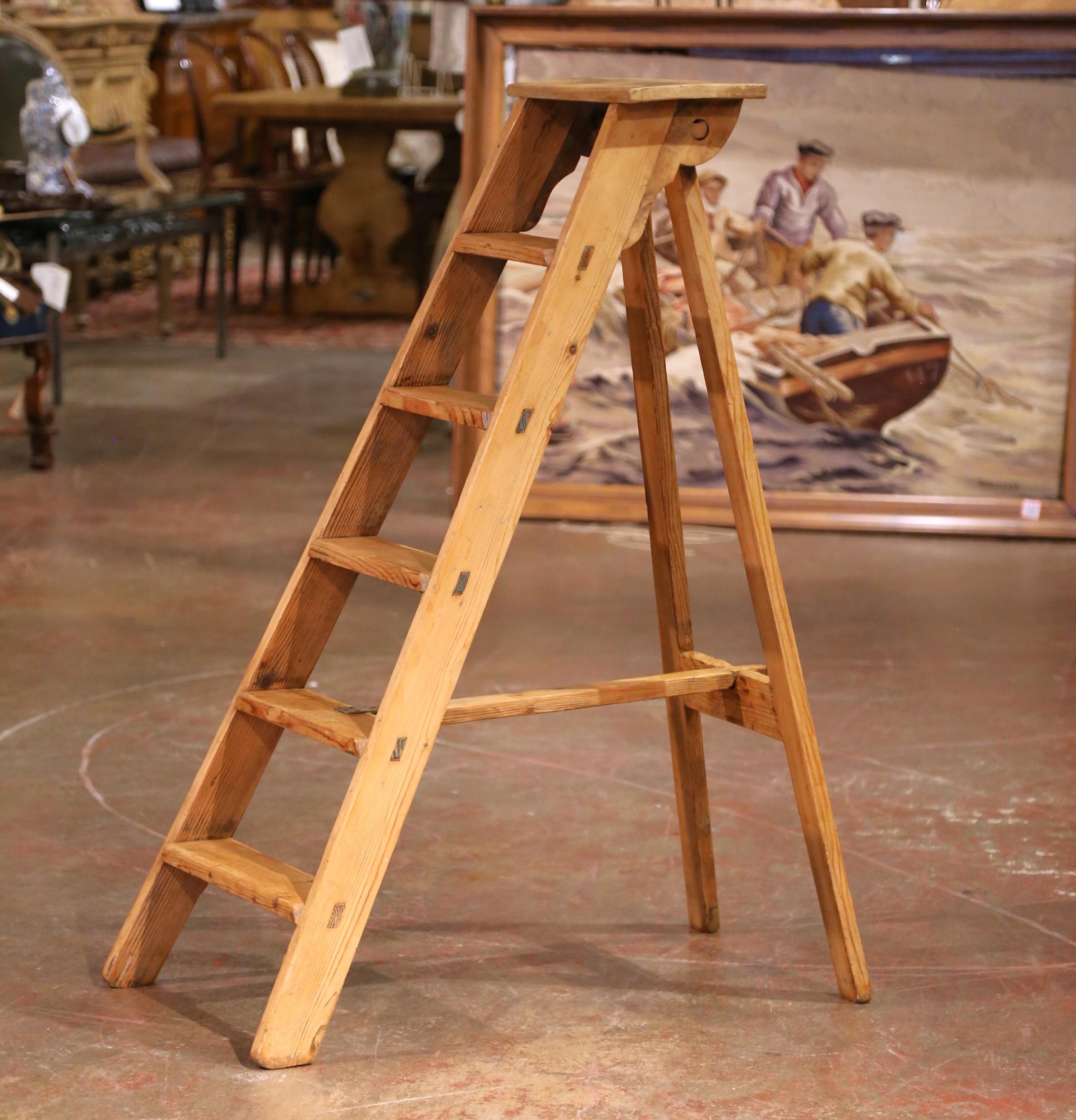19th C. French Pine Folding Six-Step Ladder with Locking Bar Mechanism In Excellent Condition For Sale In Dallas, TX