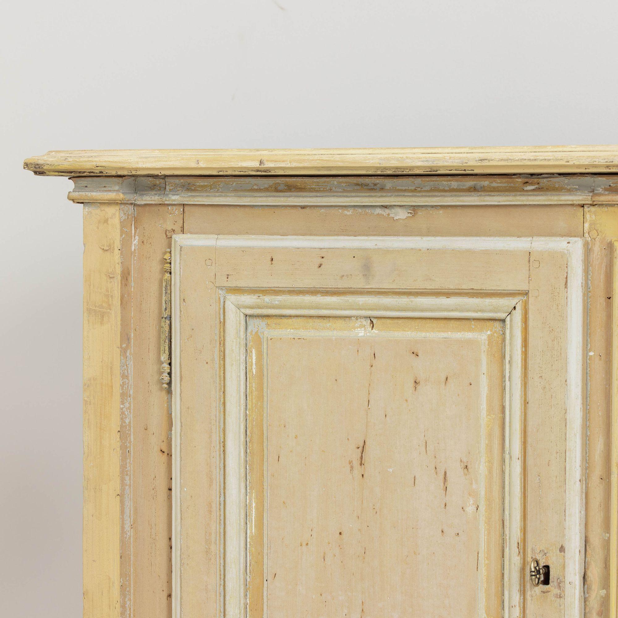 19th c. French Provençal Serpentine Front Enfilade in Original Yellow Paint For Sale 4