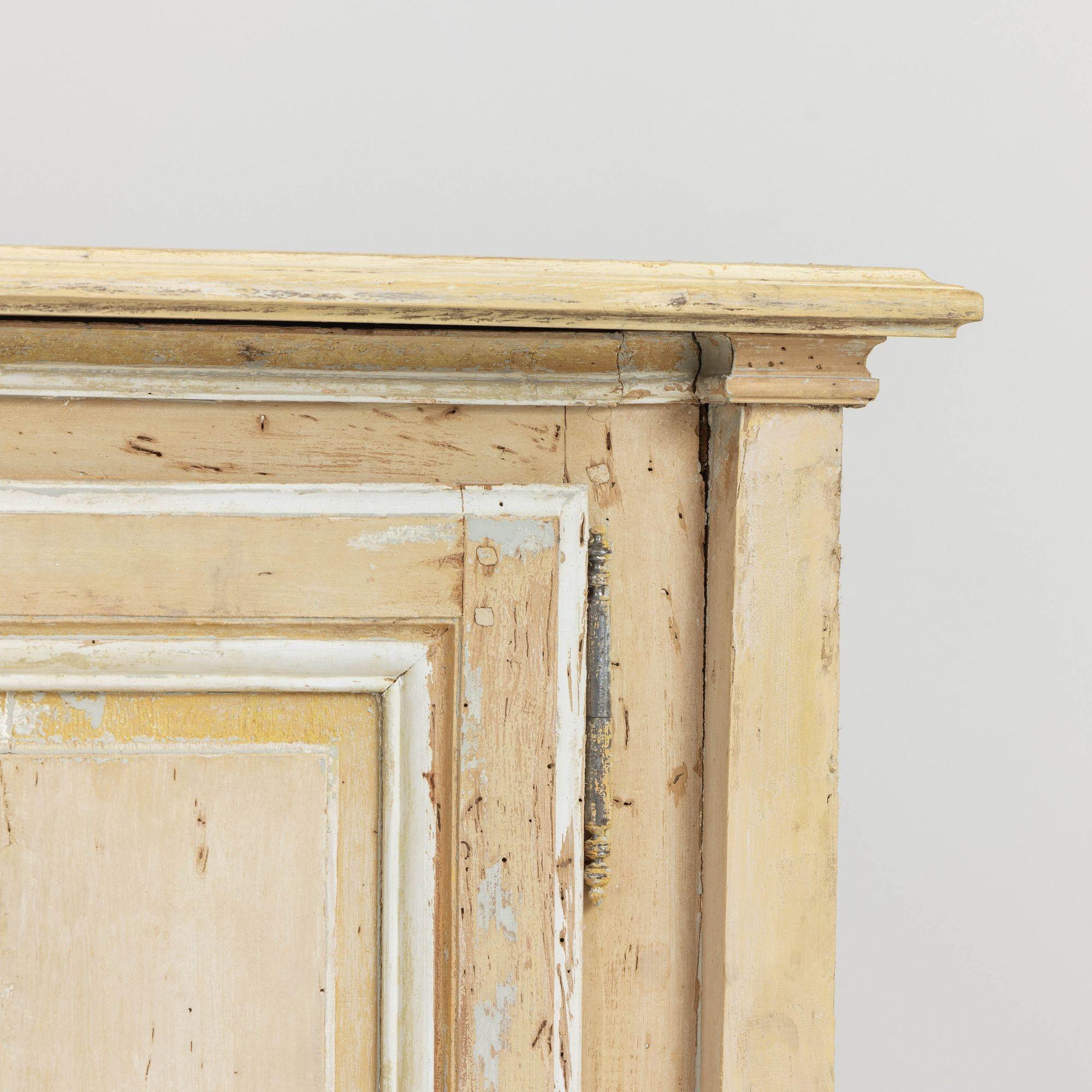19th c. French Provençal Serpentine Front Enfilade in Original Yellow Paint For Sale 6