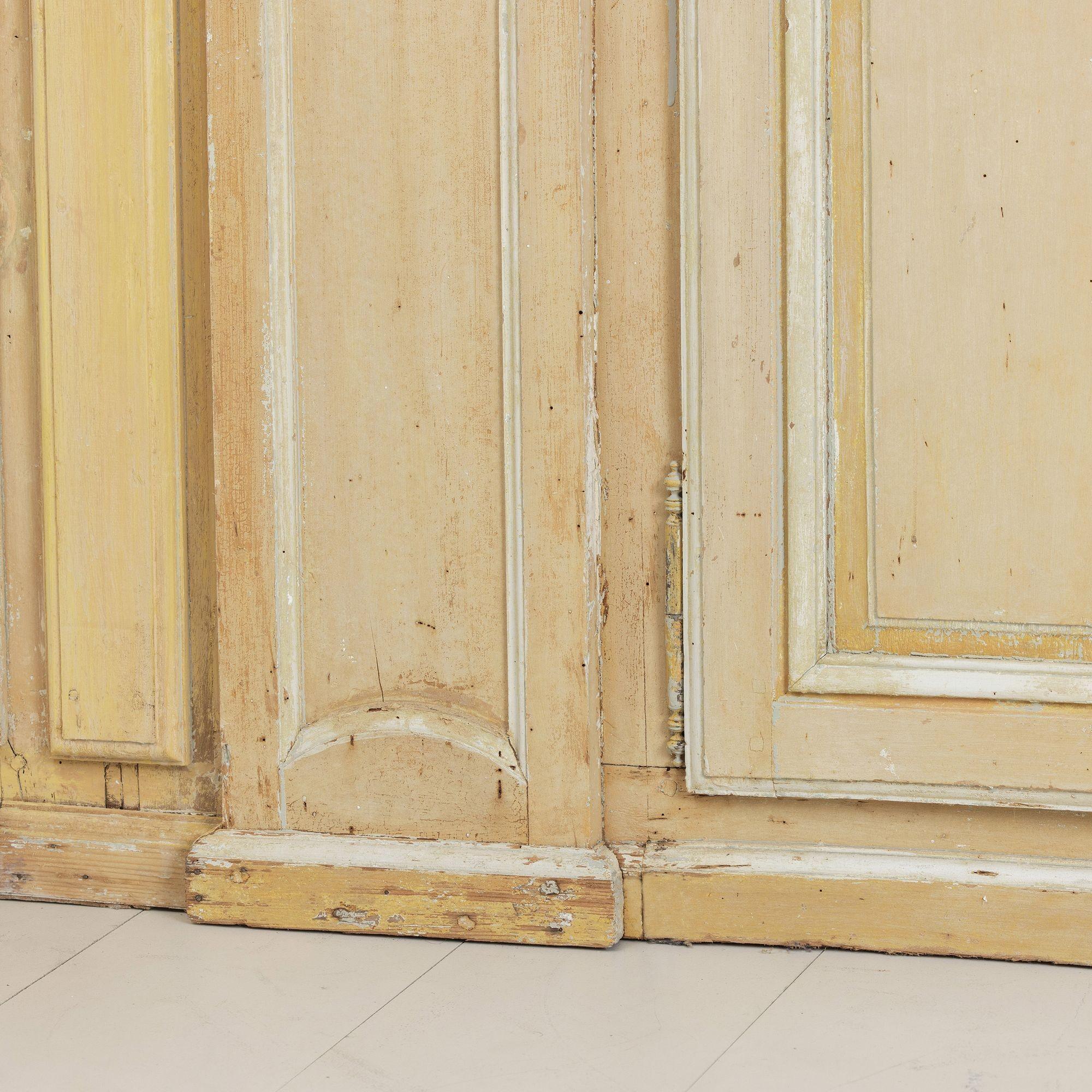 19th c. French Provençal Serpentine Front Enfilade in Original Yellow Paint For Sale 8