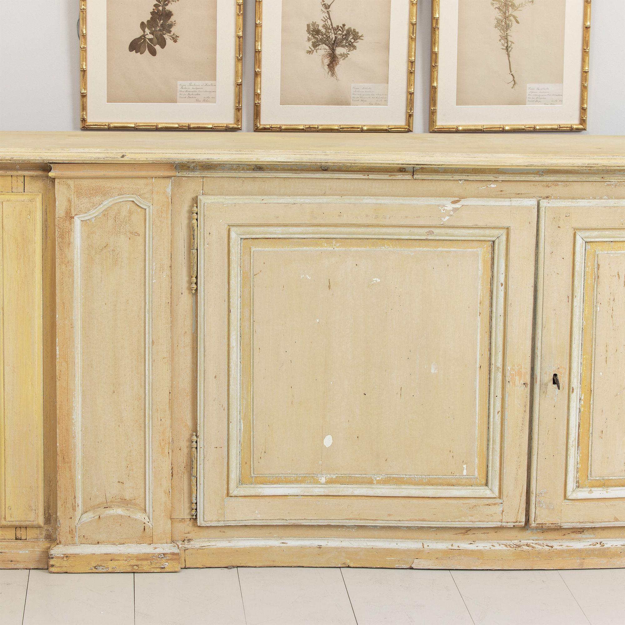 19th c. French Provençal Serpentine Front Enfilade in Original Paint In Excellent Condition For Sale In Wichita, KS