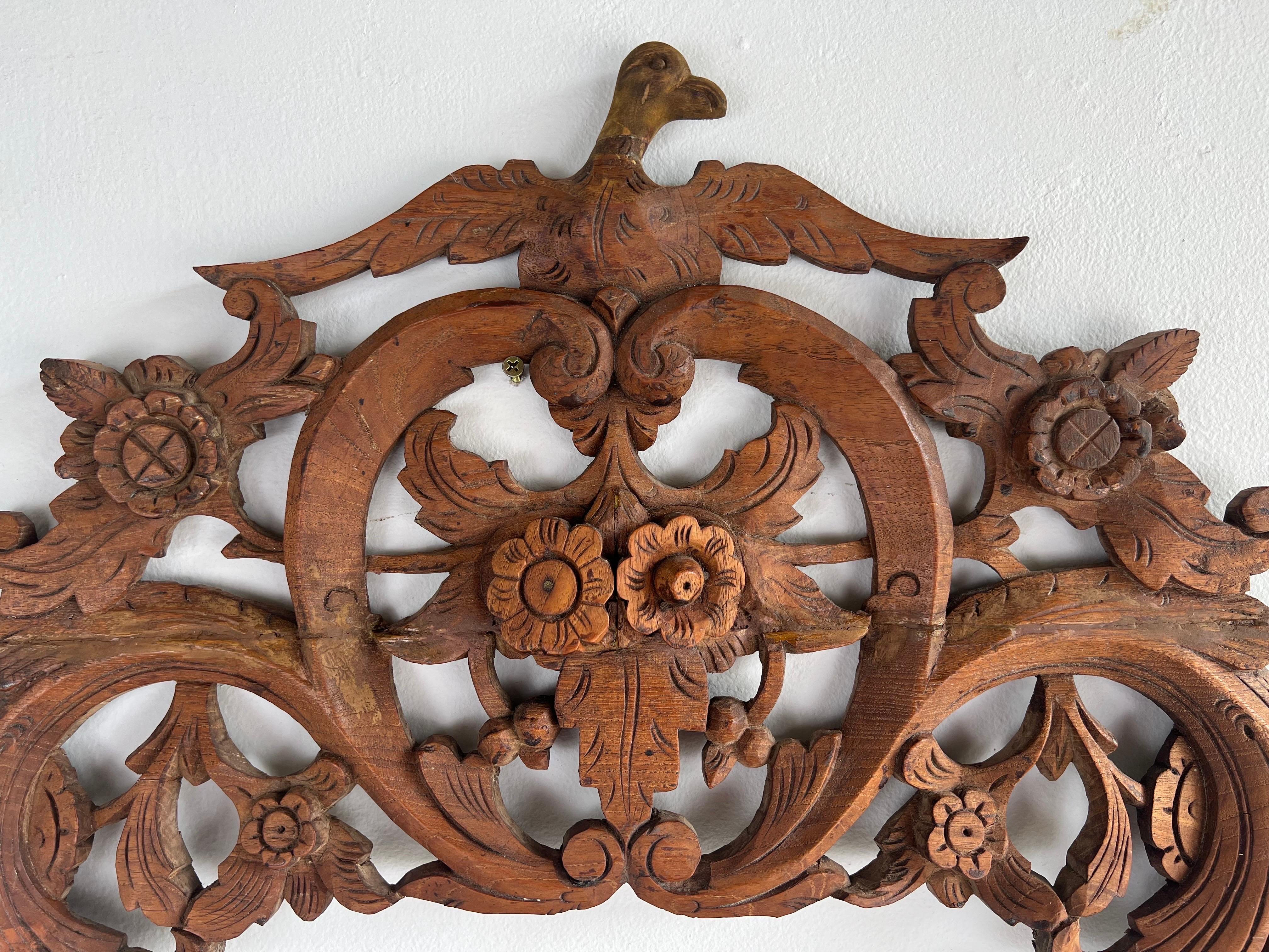 19th C. French Provincial Carving w/ Bird In Good Condition For Sale In Los Angeles, CA