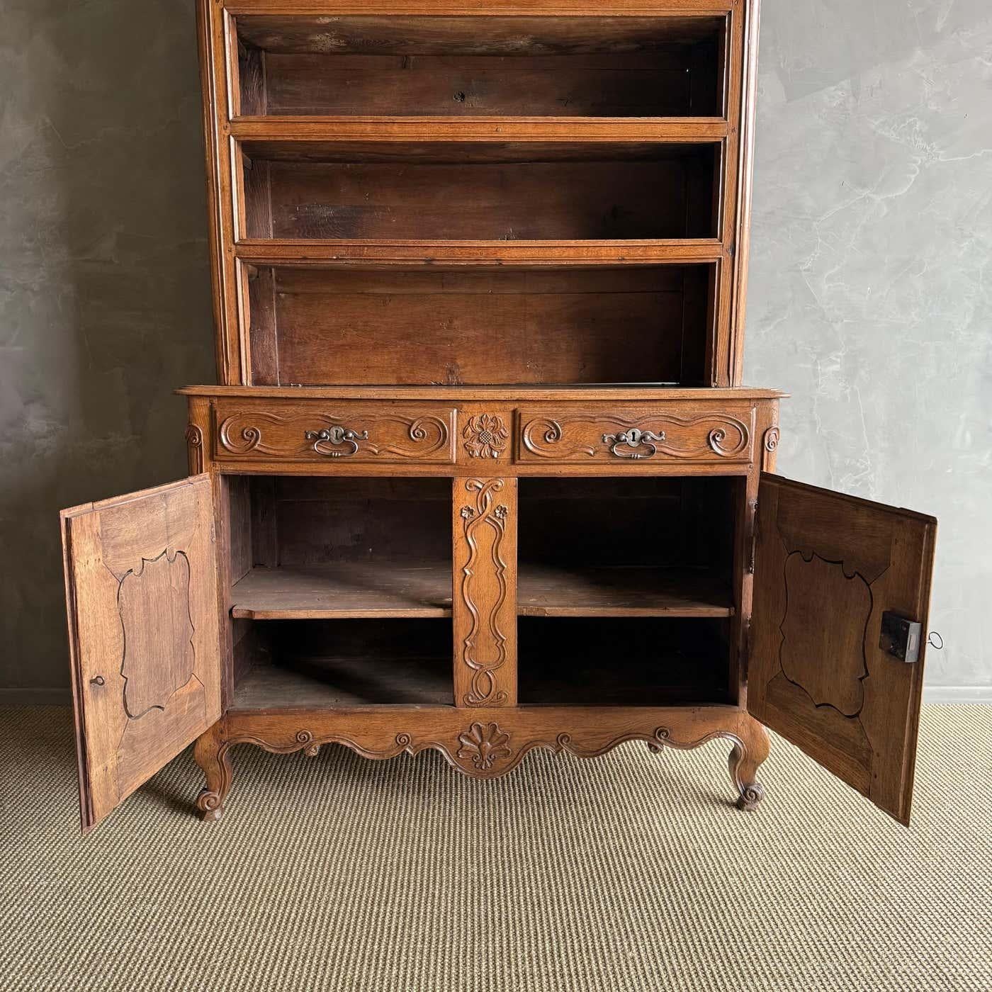 Stile provenzale Buffet a Deux Corps in quercia della provincia francese del XIX secolo in vendita