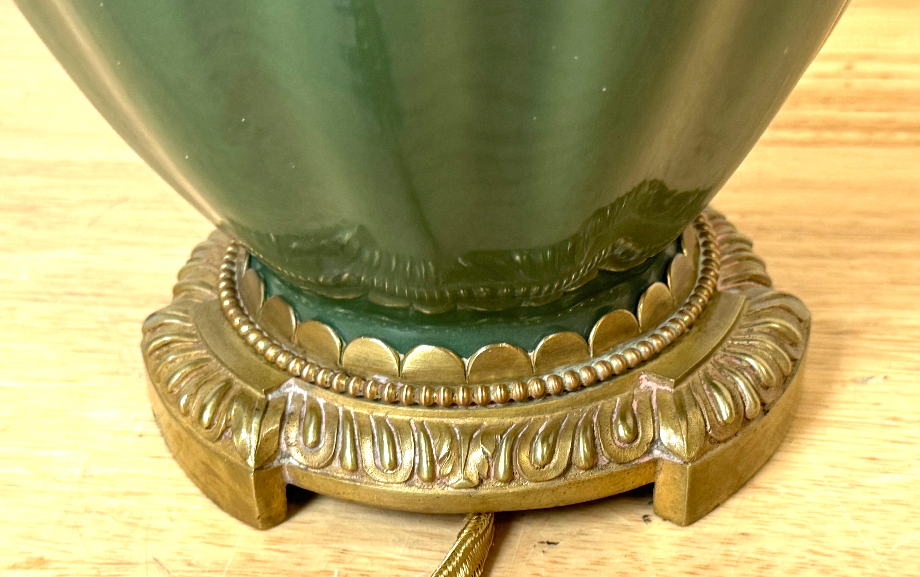 A.C.I.C. Vase chinois en céladon, monté en bronze doré, à motif de putti, transformé en lampe. en vente 5