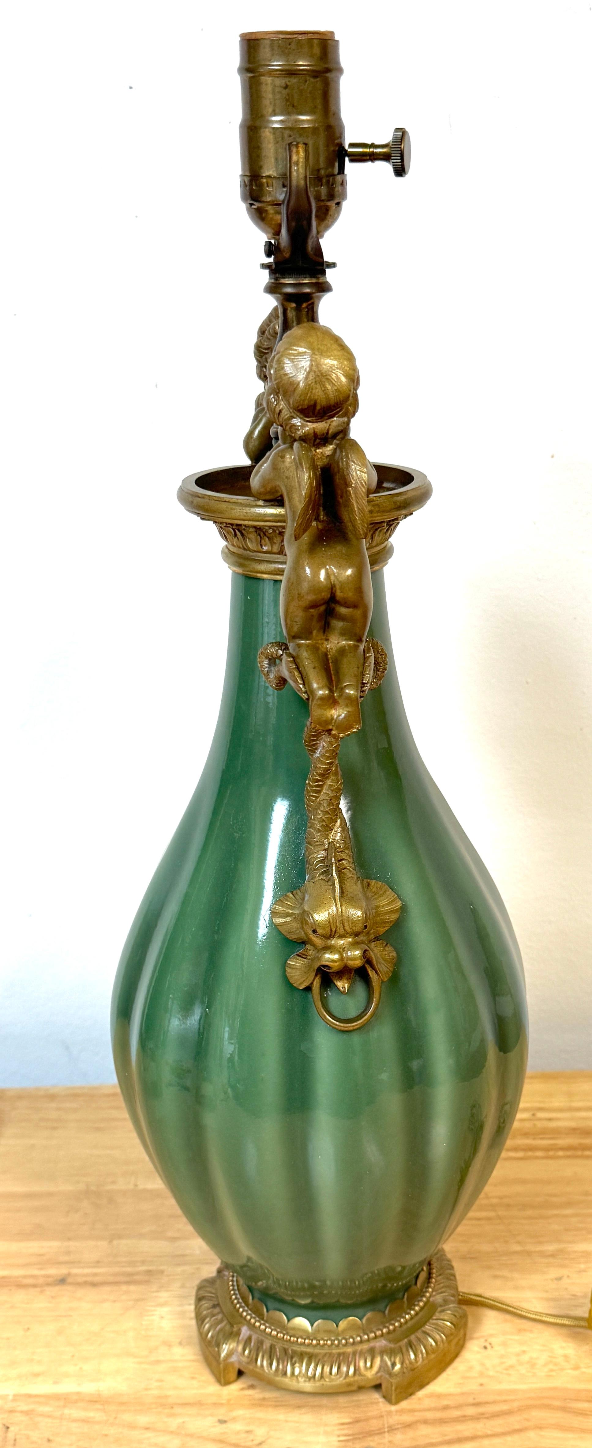 A.C.I.C. Vase chinois en céladon, monté en bronze doré, à motif de putti, transformé en lampe. en vente 6