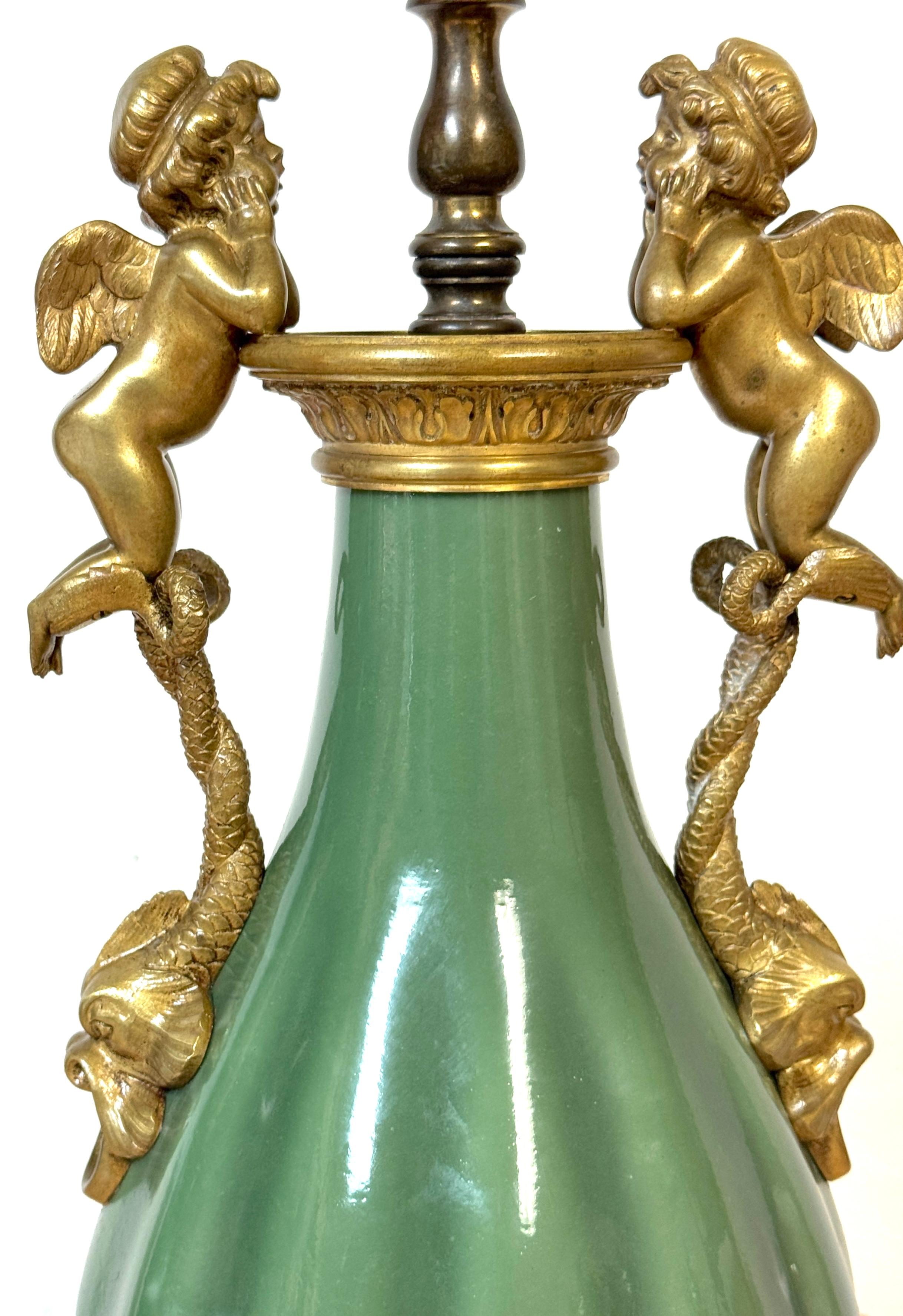 A.C.I.C. Vase chinois en céladon, monté en bronze doré, à motif de putti, transformé en lampe. en vente 9