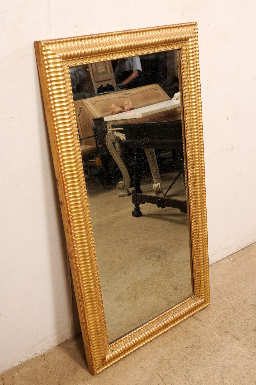 Französischer rechteckiger, geschnitzter und vergoldeter Holzspiegel aus dem 19. im Angebot 6