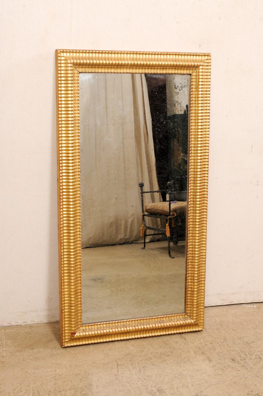 Französischer rechteckiger, geschnitzter und vergoldeter Holzspiegel aus dem 19. (Spiegel) im Angebot