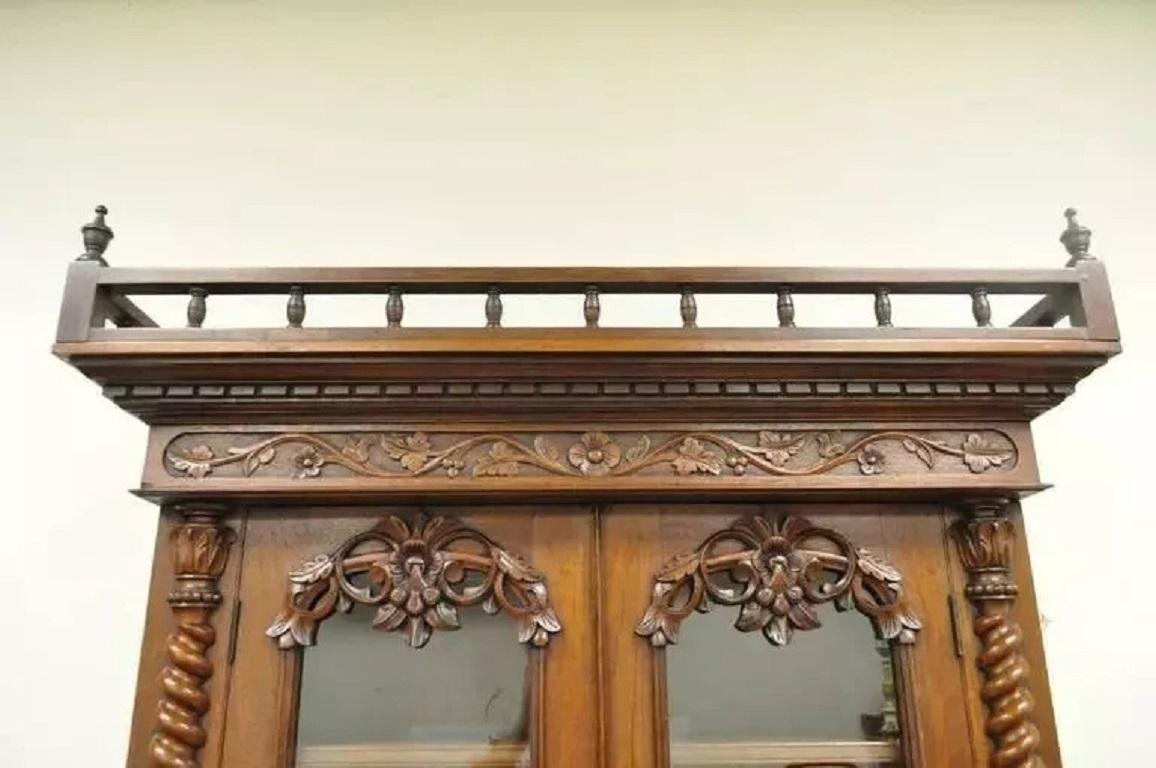 Rinascimento Mobile libreria buffet con piano in marmo in noce intagliato del XIX secolo francese A.I.C. in vendita