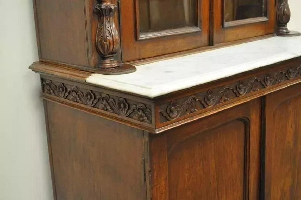 XX secolo Mobile libreria buffet con piano in marmo in noce intagliato del XIX secolo francese A.I.C. in vendita