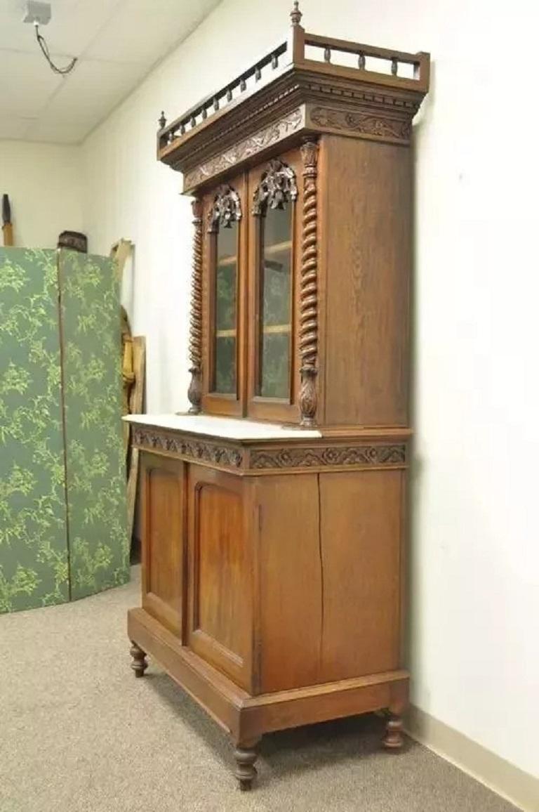 Vetro Mobile libreria buffet con piano in marmo in noce intagliato del XIX secolo francese A.I.C. in vendita
