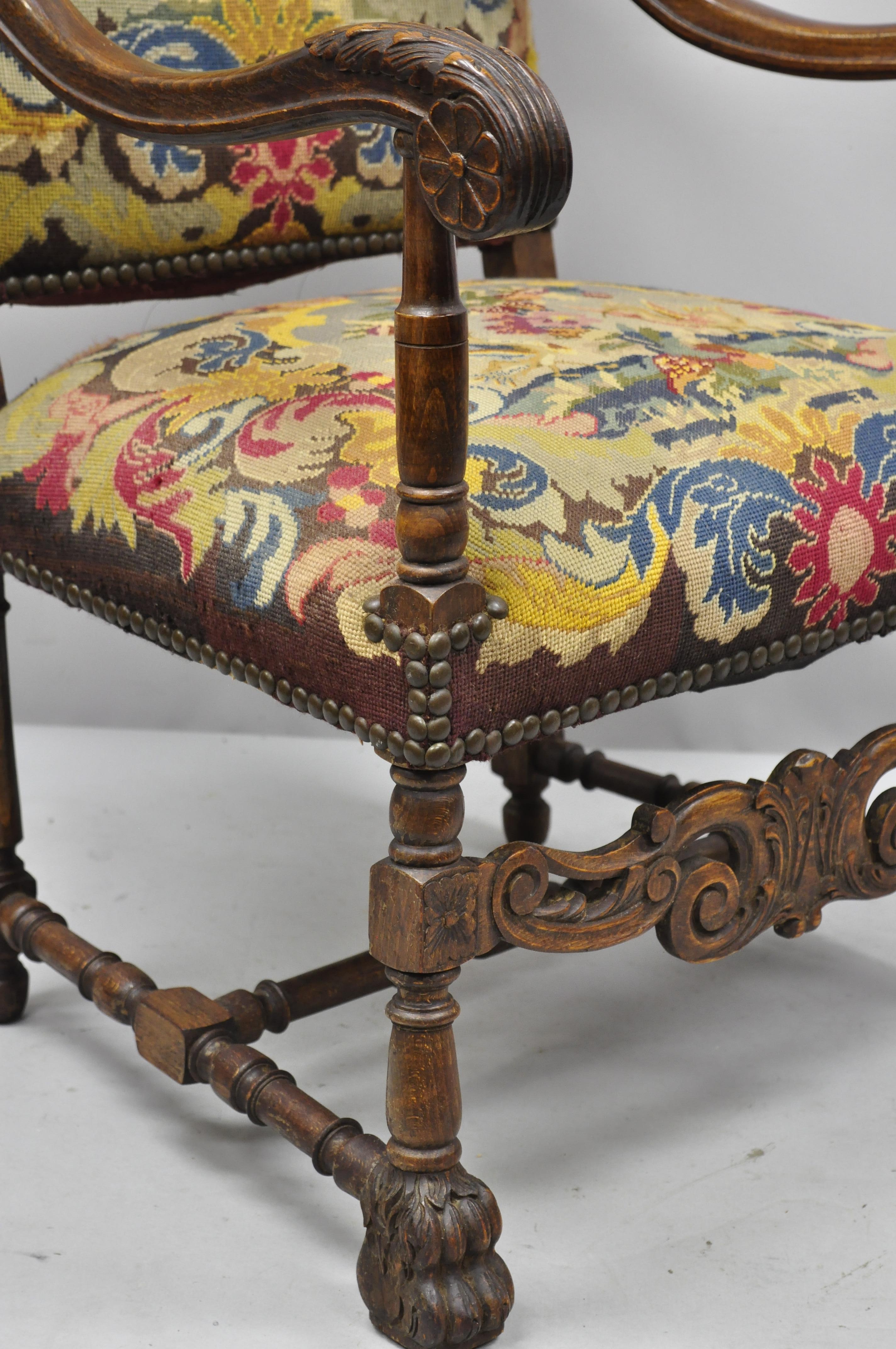 French Renaissance - Fauteuil trône en noyer sculpté et tapissé à l'aiguille en vente 2