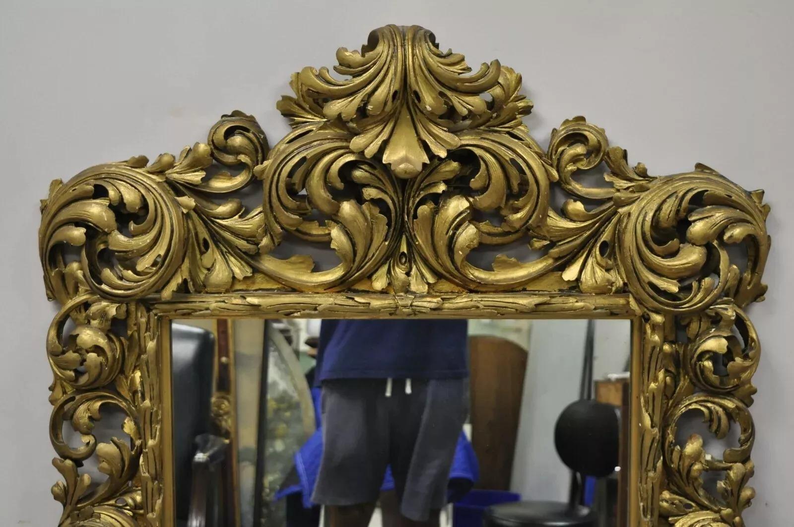 Inconnu A.I.Wood C.A. Miroir Rococo à feuilles d'Acanthus en bois sculpté en relief, 19ème siècle en vente