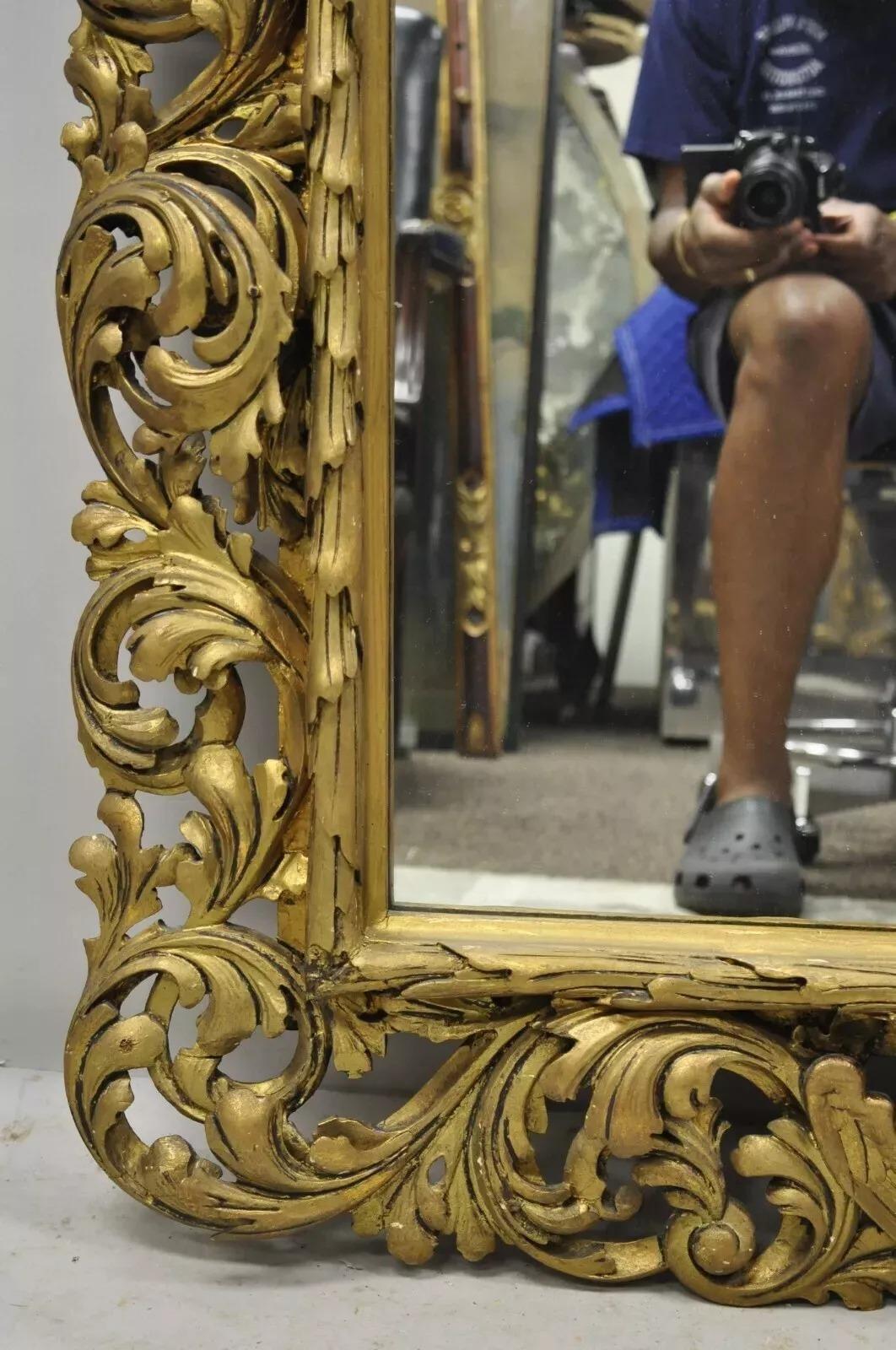 A.I.Wood C.A. Miroir Rococo à feuilles d'Acanthus en bois sculpté en relief, 19ème siècle en vente 4