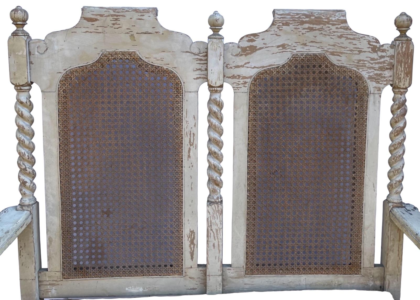 Francese XIX sec. Divanetto rustico francese decostruito con intreccio di canne e orzo in vendita