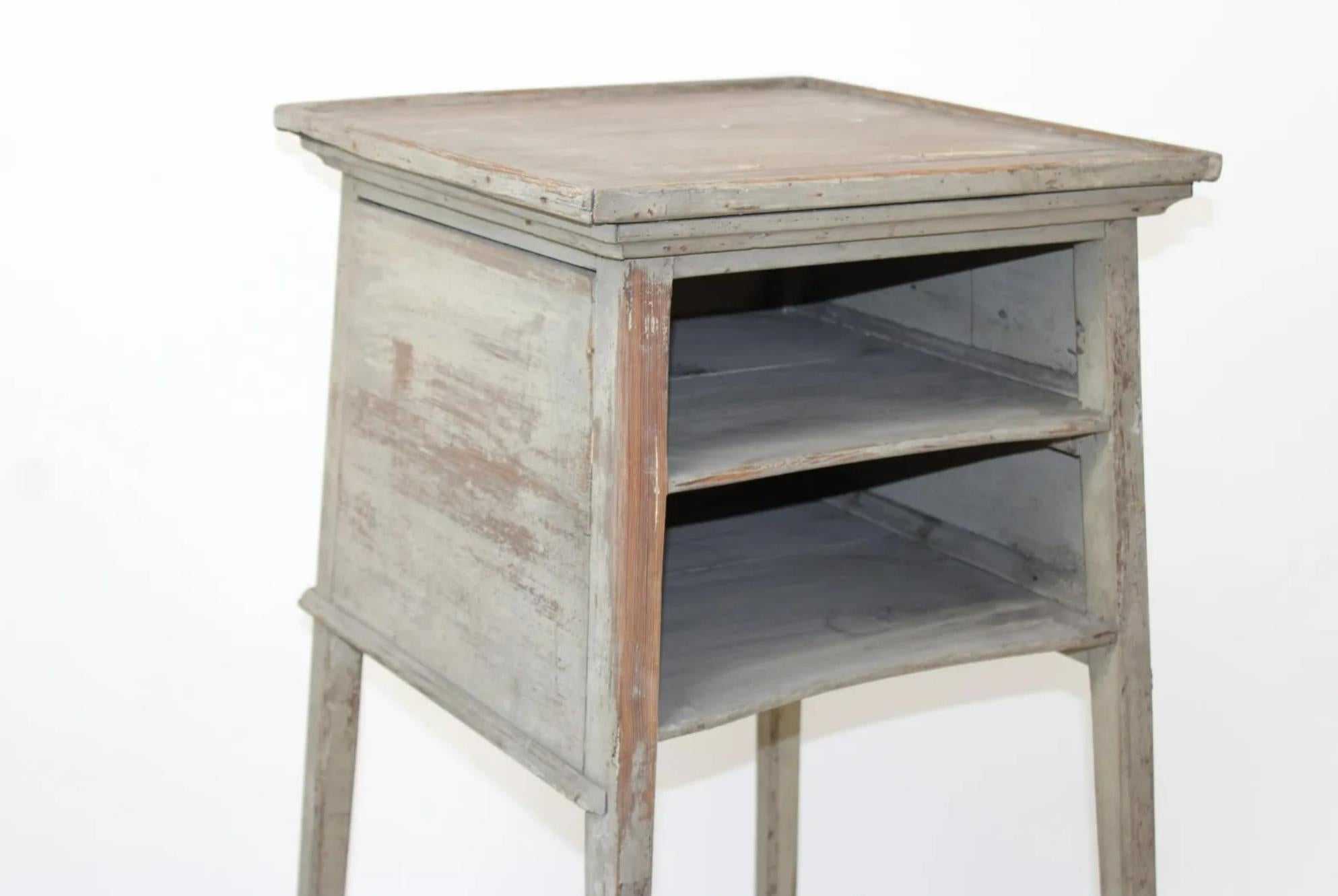 19th C. French Rustic Grey Painted Oak Pedestal Stand on Casters In Good Condition In Chicago, IL