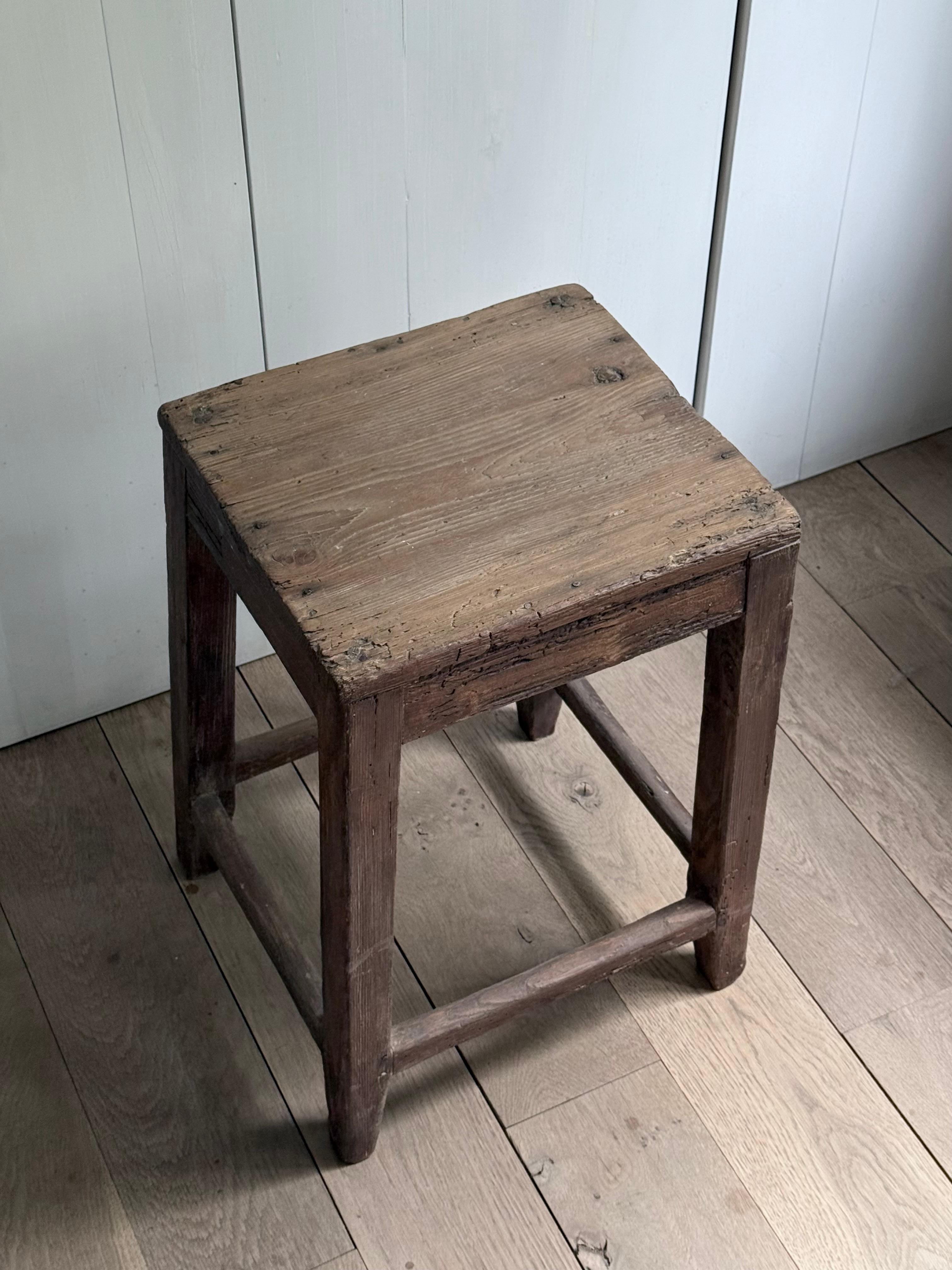 Französischer Beistelltisch aus dem 19. (Eichenholz) im Angebot