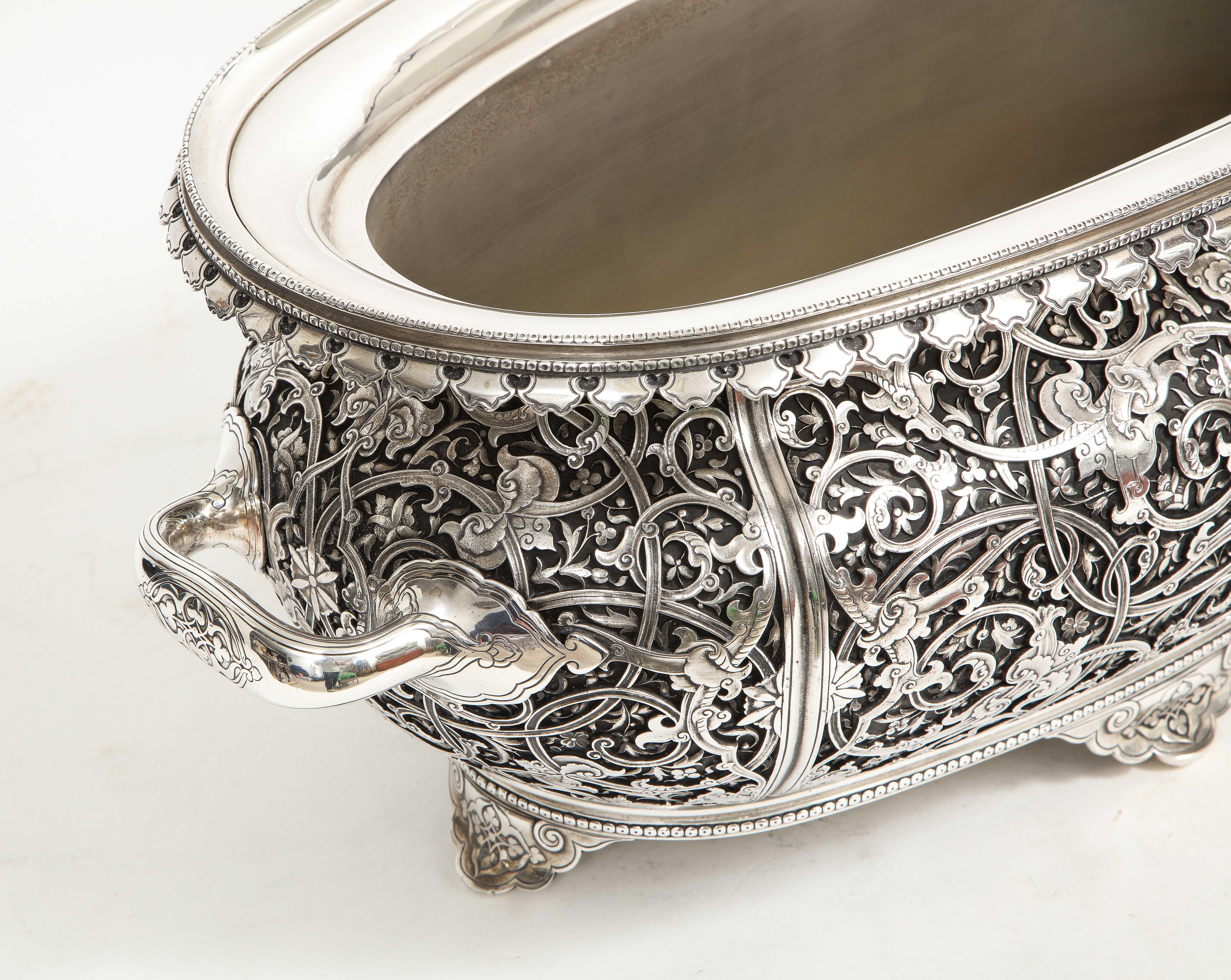 Centre de table français du 19e siècle en bronze argenté à motif arabesque islamique E Lièvre en vente 1