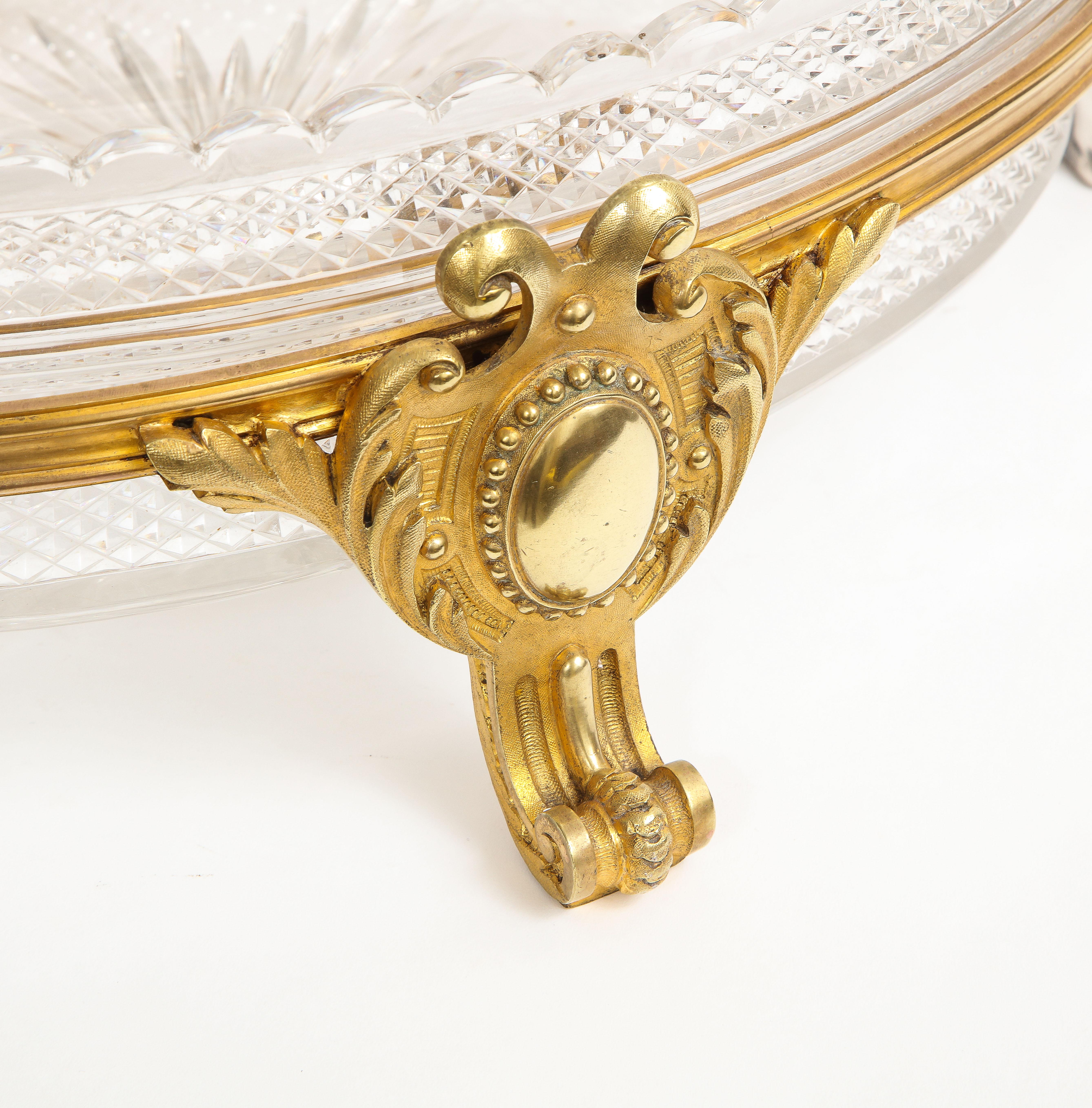 Französisch versilbert & vergoldete Bronze Putti montiert Kristall Tafelaufsatz Baccarat, 1800s im Zustand „Gut“ im Angebot in New York, NY