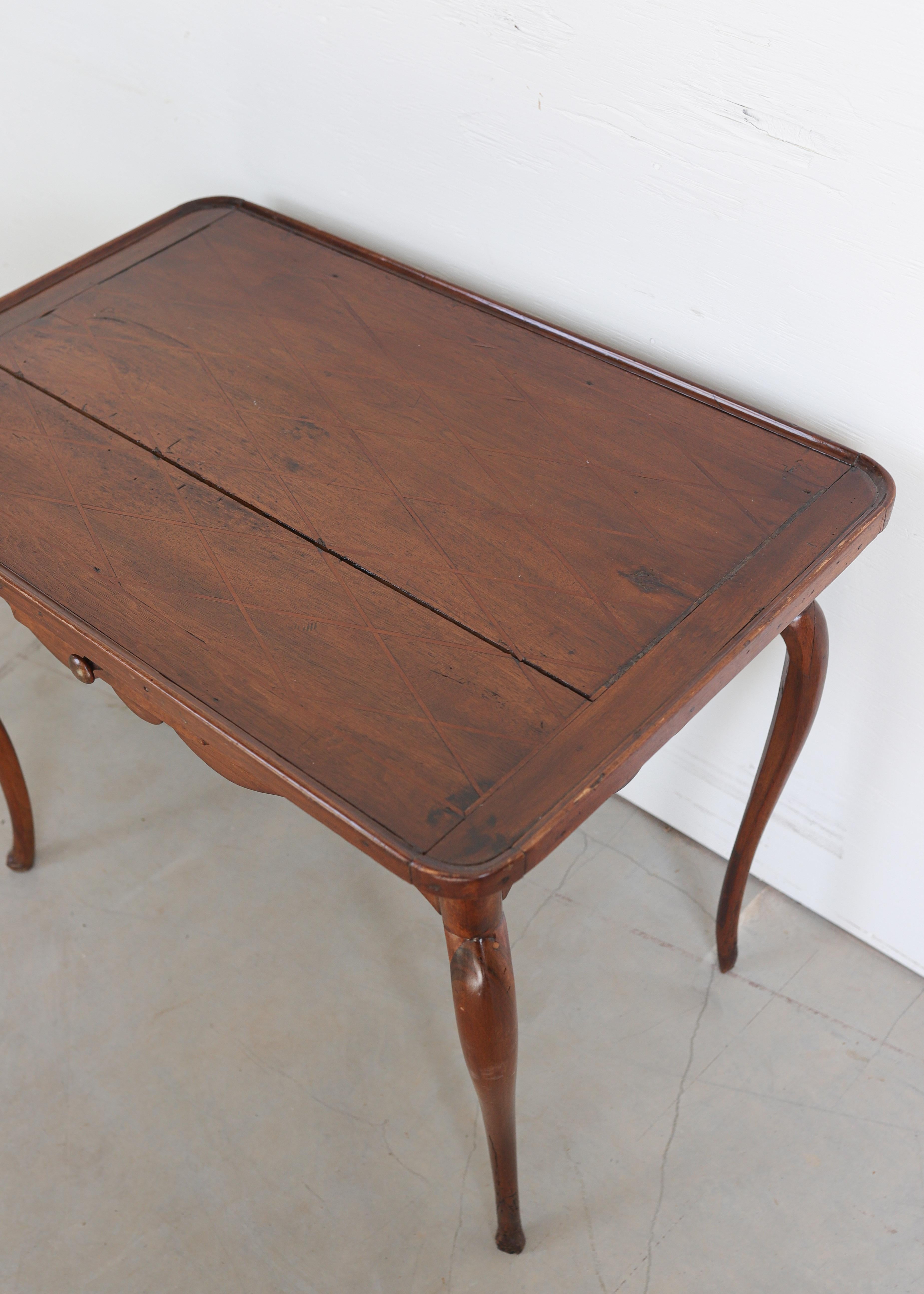 Français A.C.I.C. Table française avec incrustation de diamants en vente