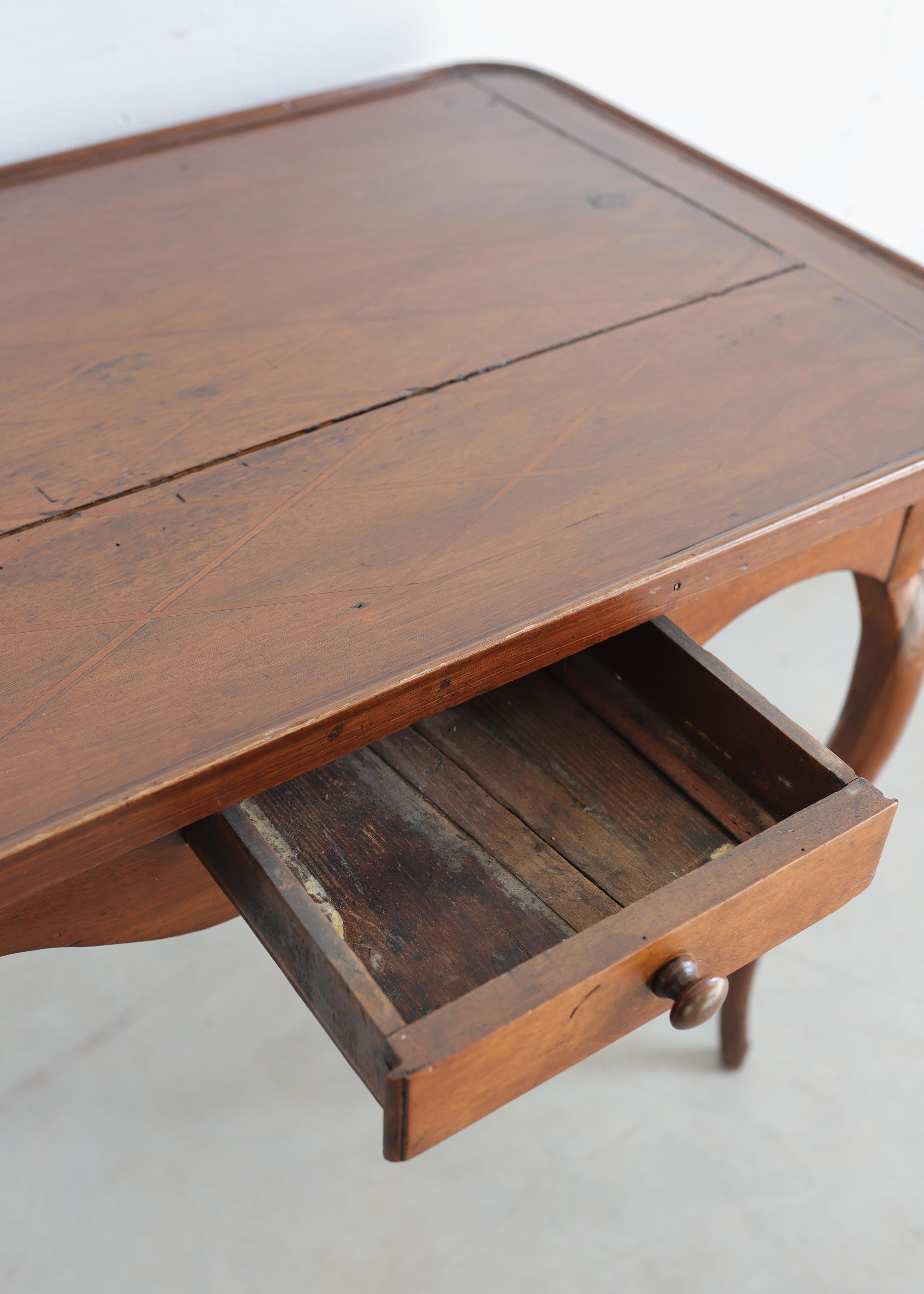 A.C.I.C. Table française avec incrustation de diamants Bon état - En vente à Atlanta, GA