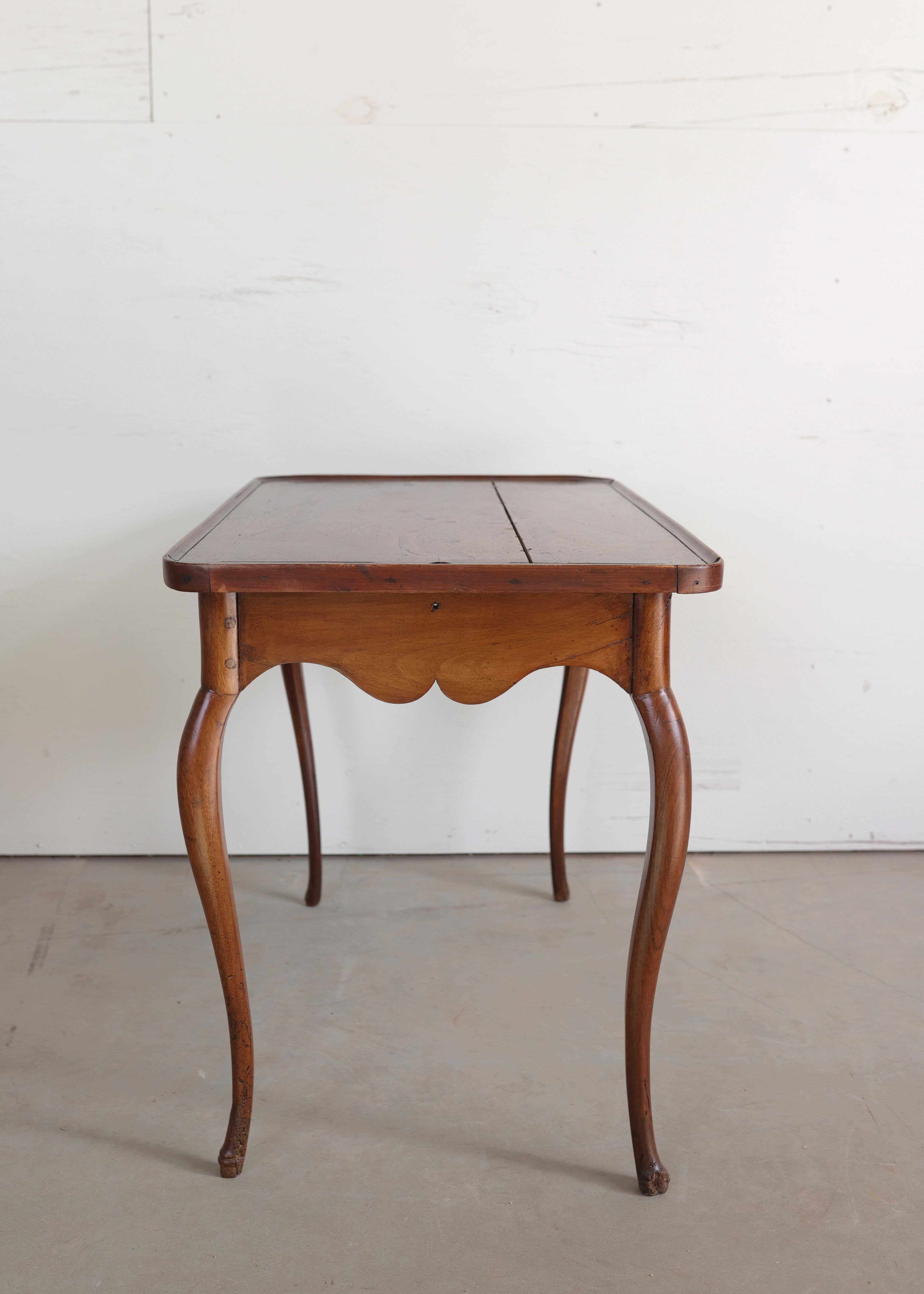 XIXe siècle A.C.I.C. Table française avec incrustation de diamants en vente