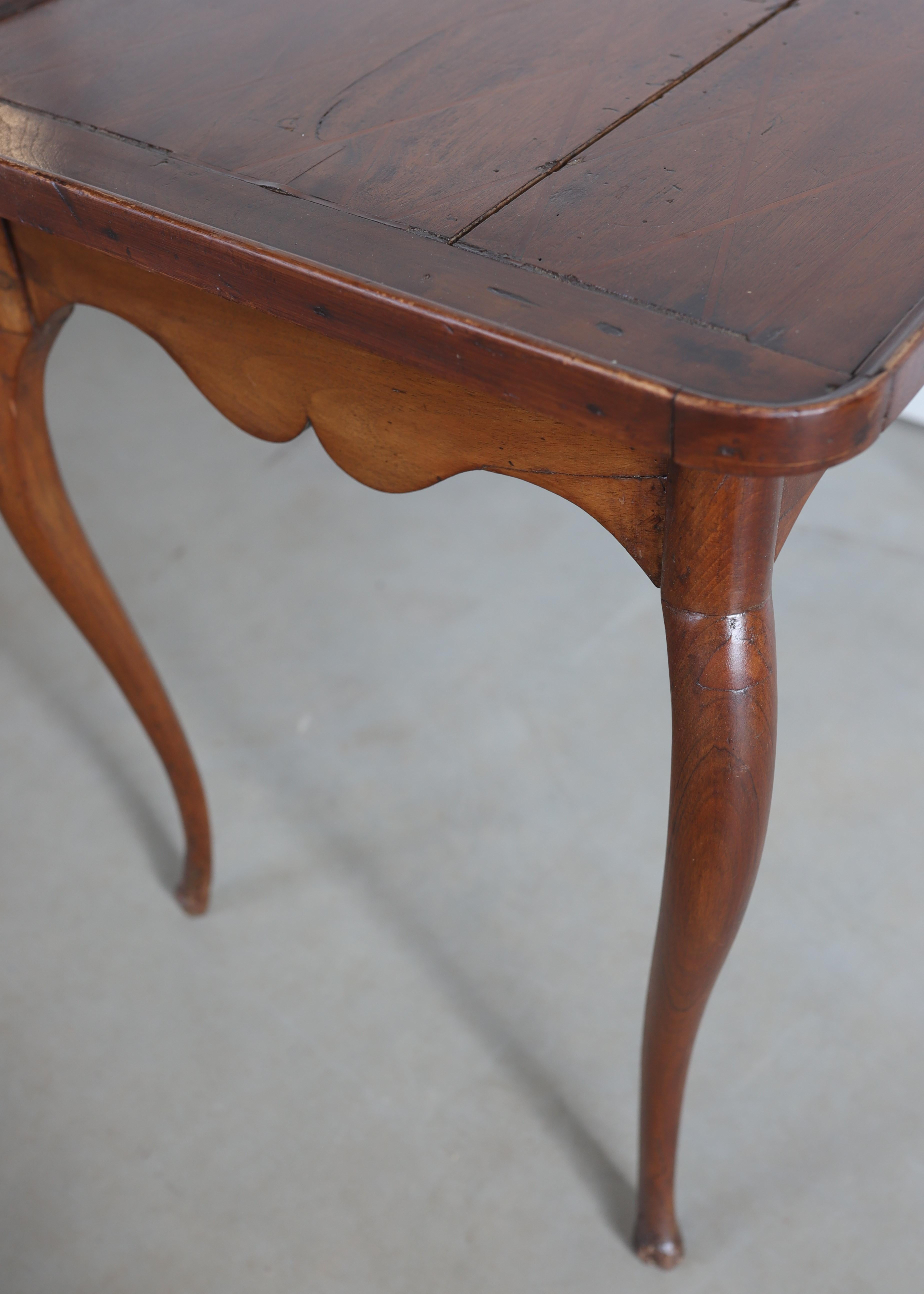 A.C.I.C. Table française avec incrustation de diamants en vente 1