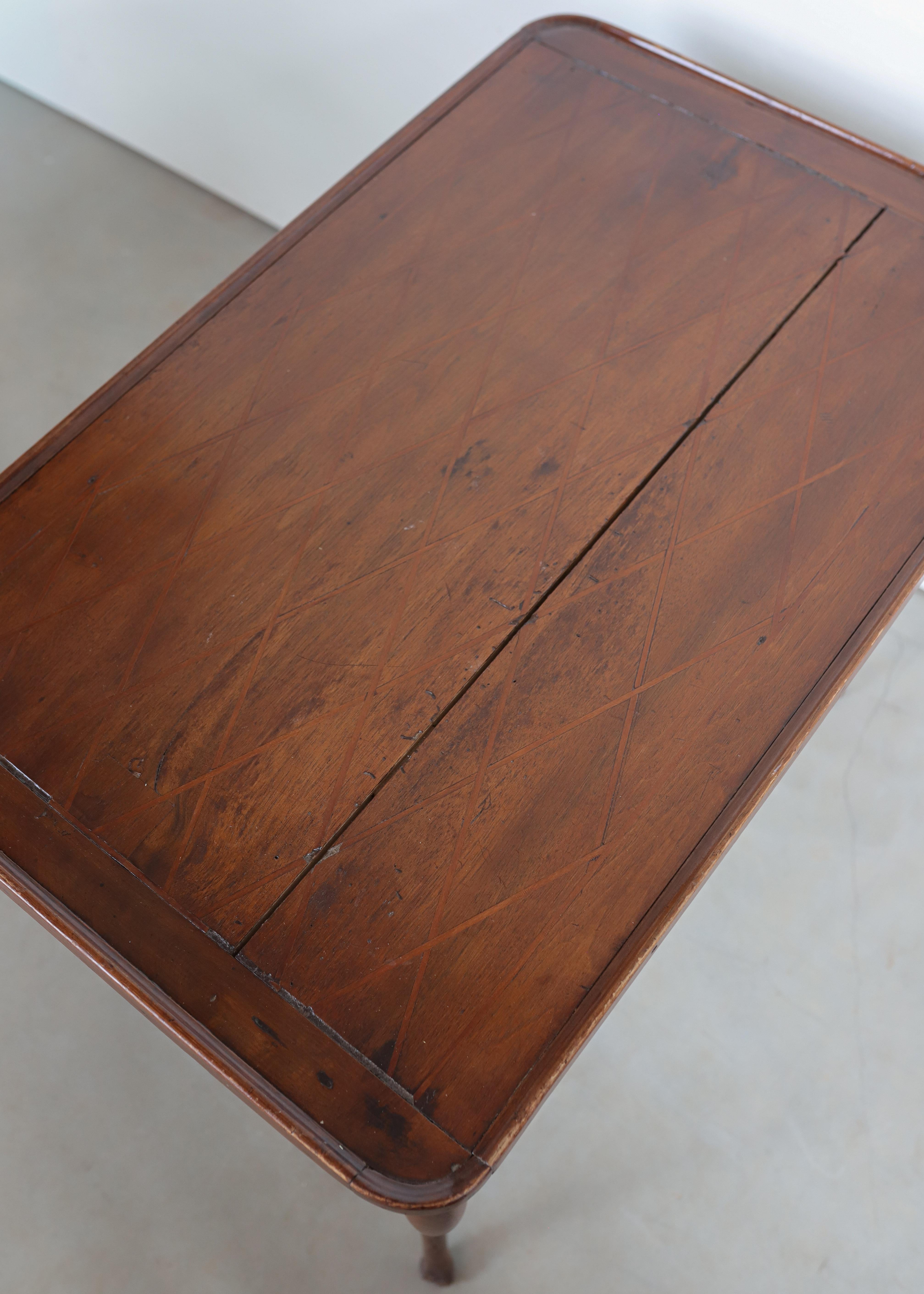 A.C.I.C. Table française avec incrustation de diamants en vente 2