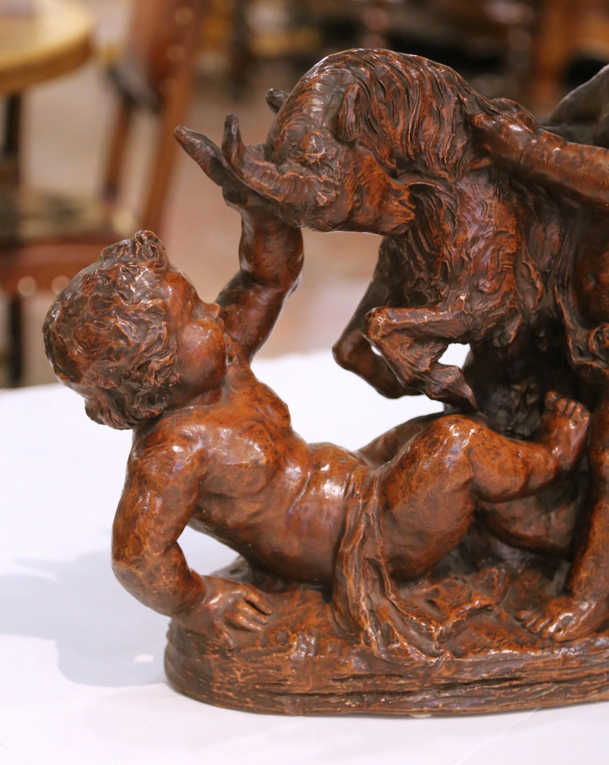 Francese Scultura in terracotta francese del XIX secolo con cherubini e capra firmata A.P.C. in vendita