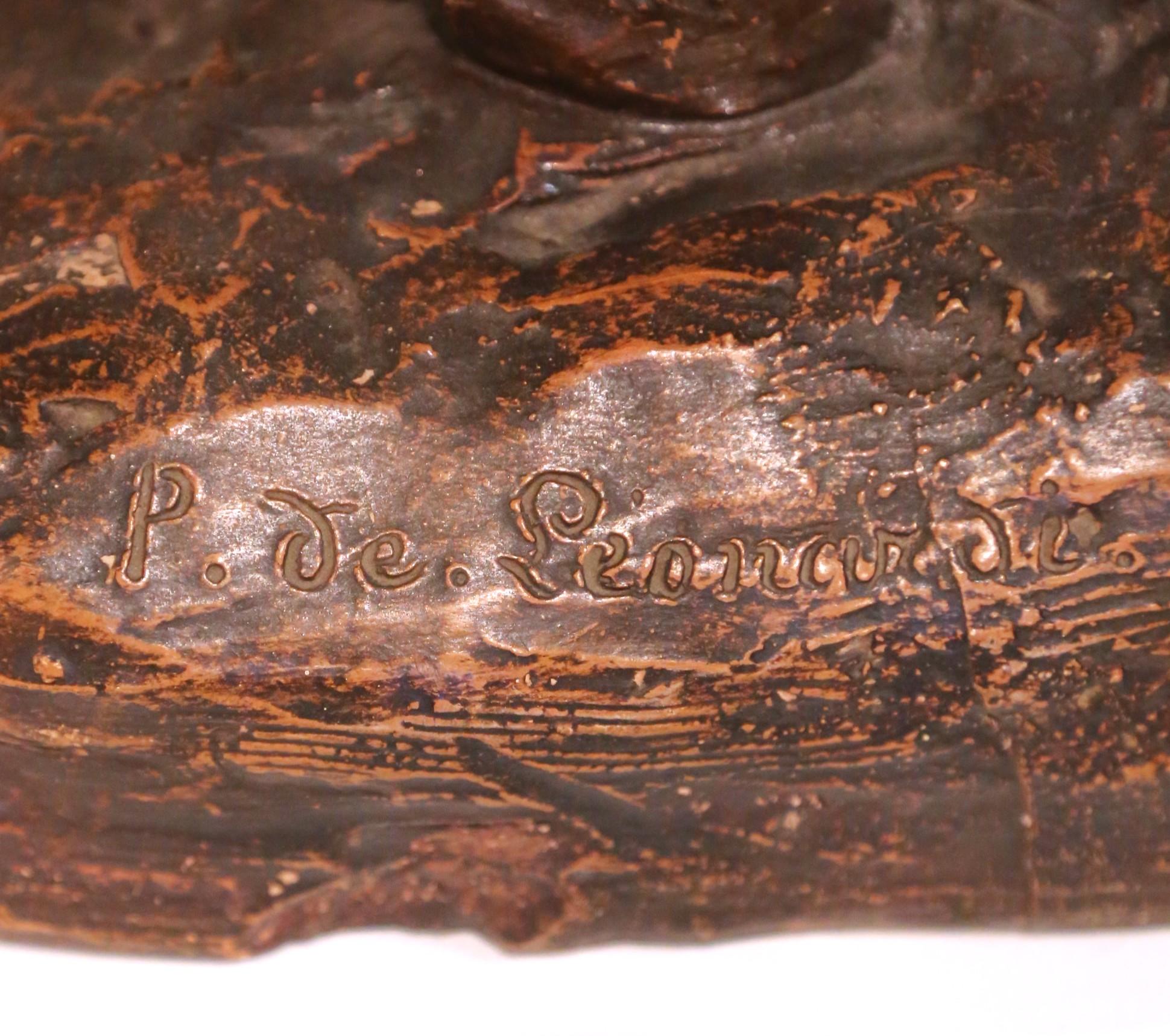 Fatto a mano Scultura in terracotta francese del XIX secolo con cherubini e capra firmata A.P.C. in vendita