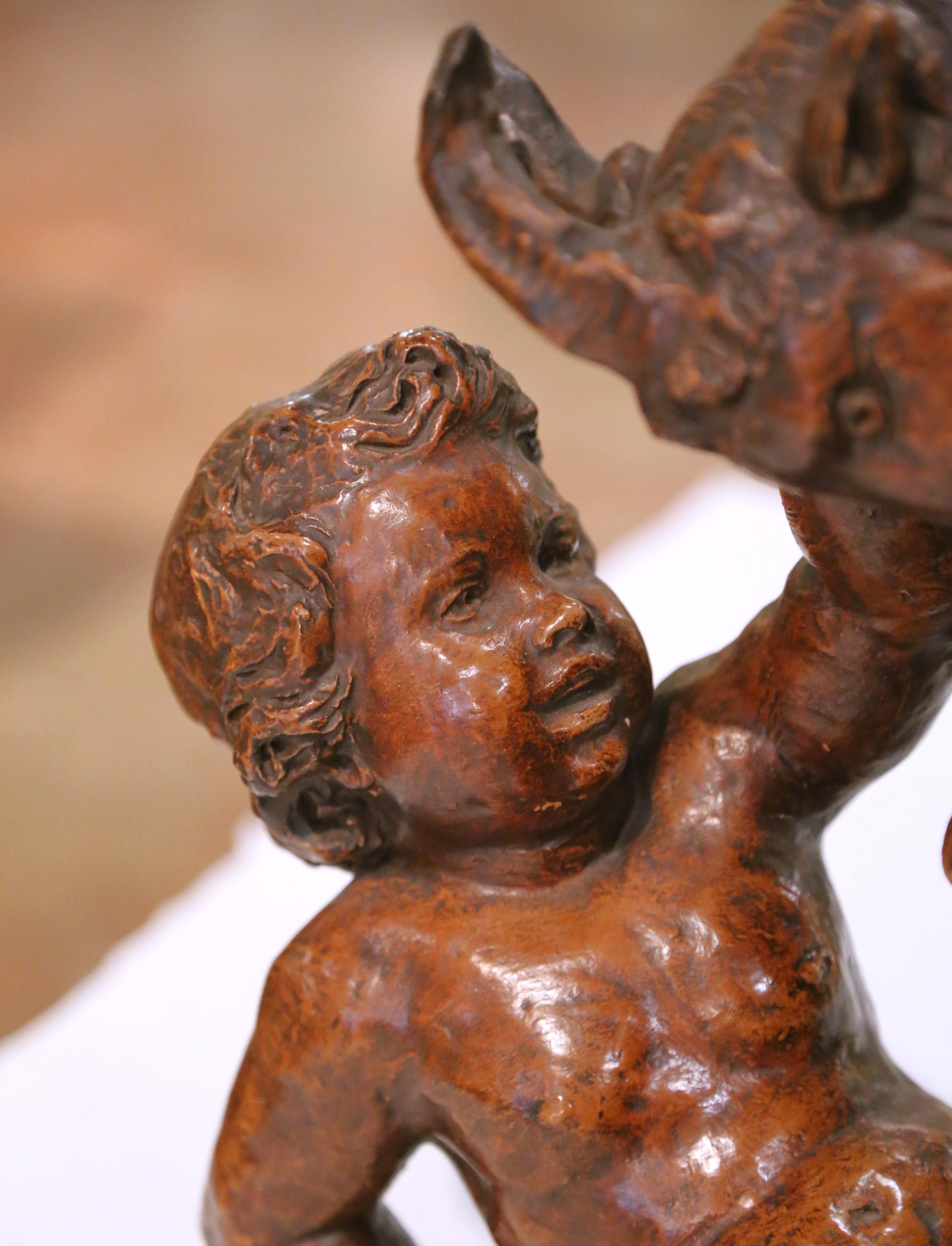 Scultura in terracotta francese del XIX secolo con cherubini e capra firmata A.P.C. in vendita 1