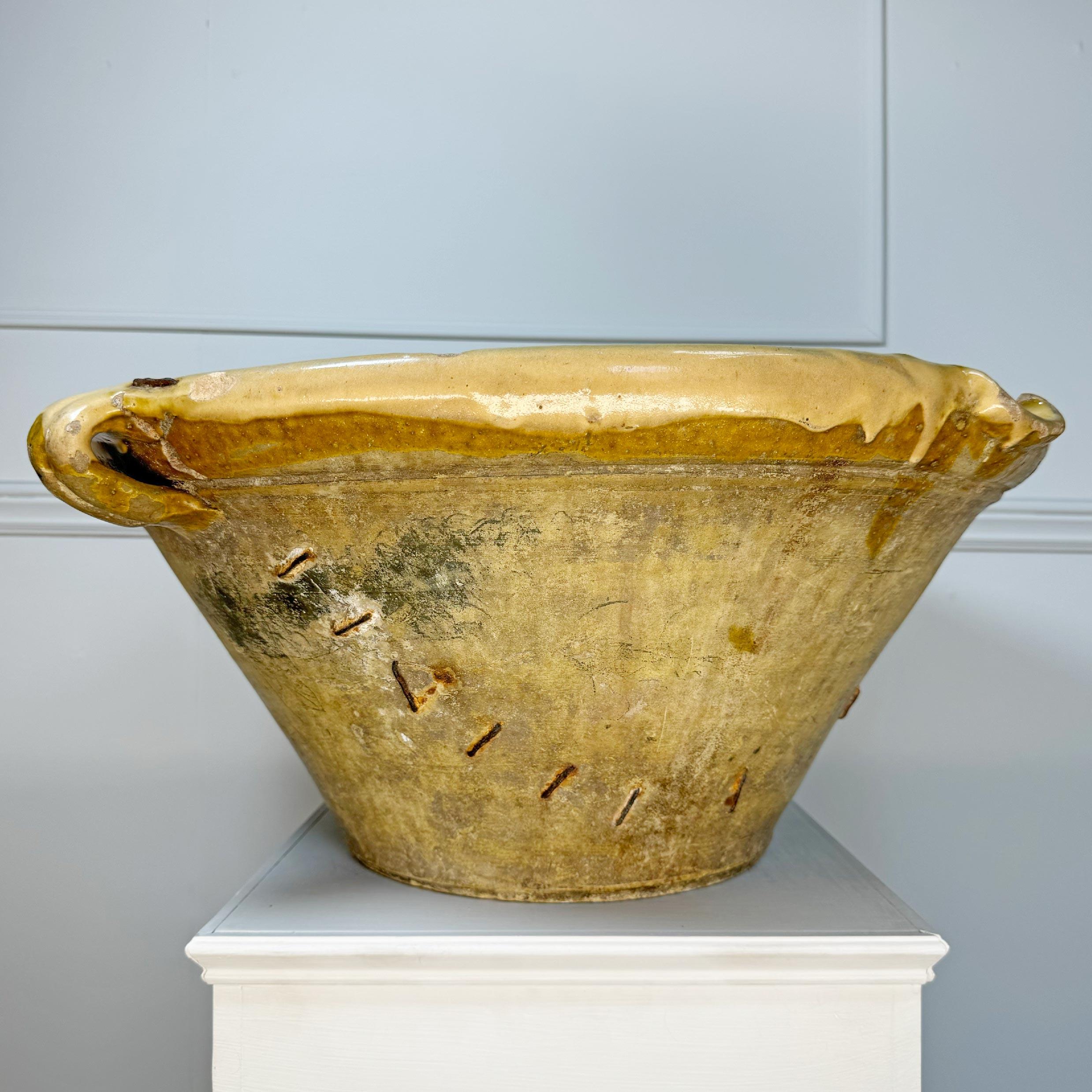 19th C French Terracotta Tian Gresalle Bowl with Staple Repairs Belle Époque en venta