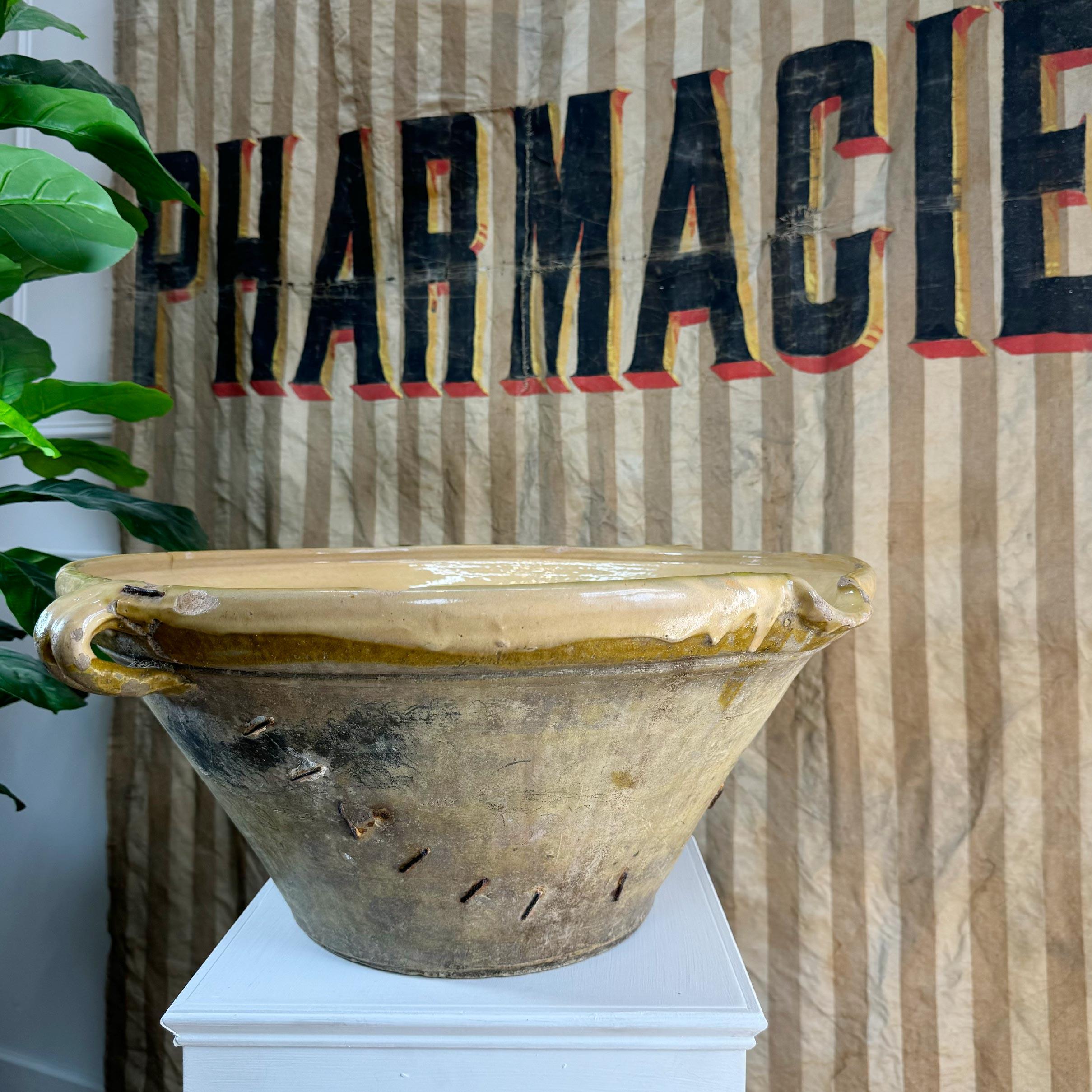 19th C French Terracotta Tian Gresalle Bowl with Staple Repairs Glaseado en venta